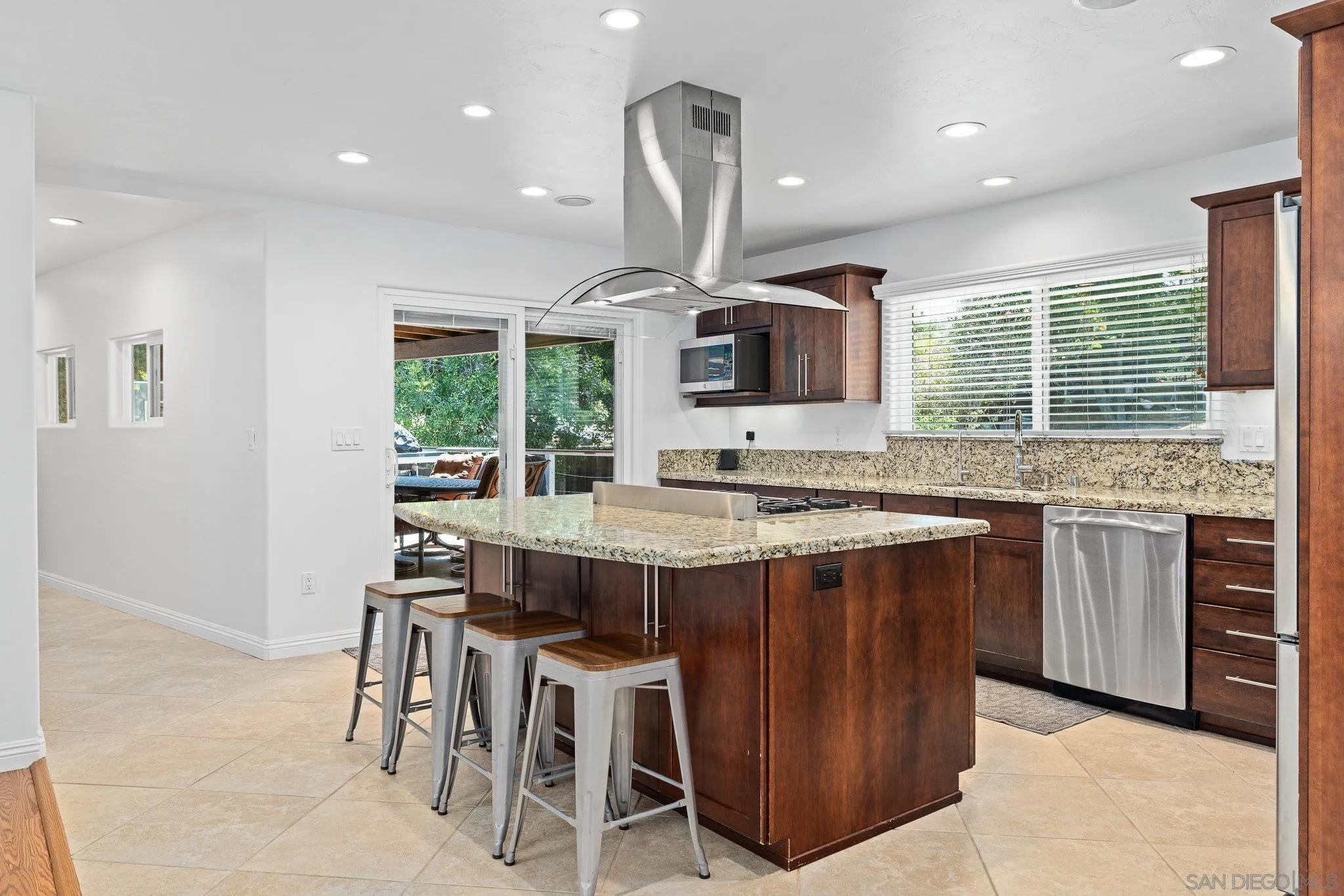 https://cdn.realtyfeed.com/cdn/127/250036394/b483427606039407e181d2cd148efc02.webp