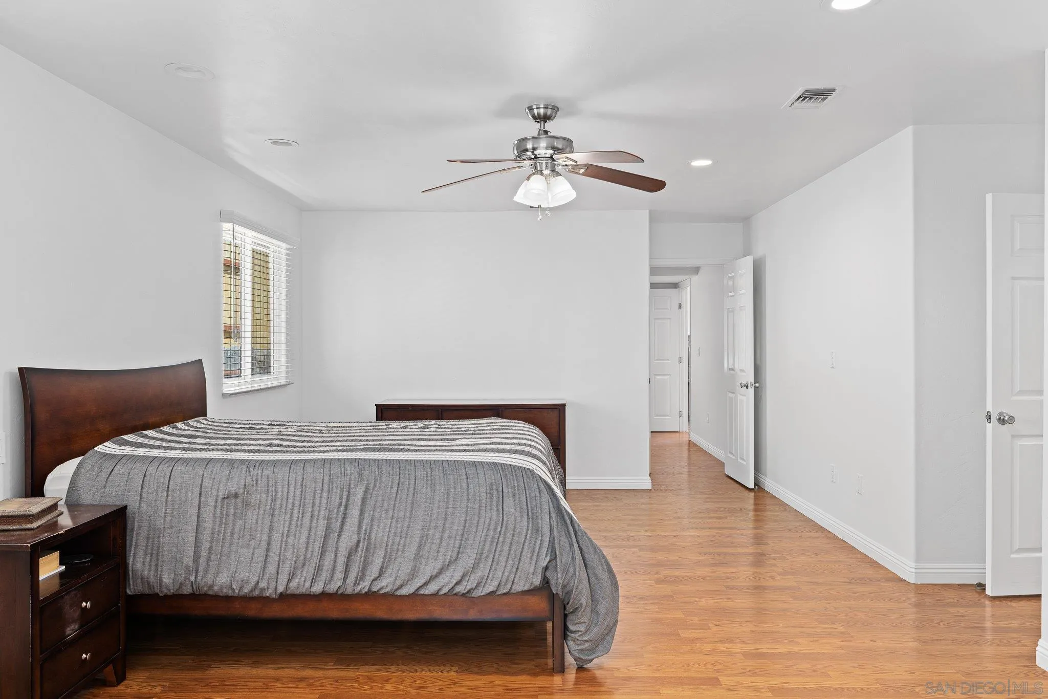 https://cdn.realtyfeed.com/cdn/127/250036394/d77e8a6b35d3c2507ca5d6dfdee9c61c.webp