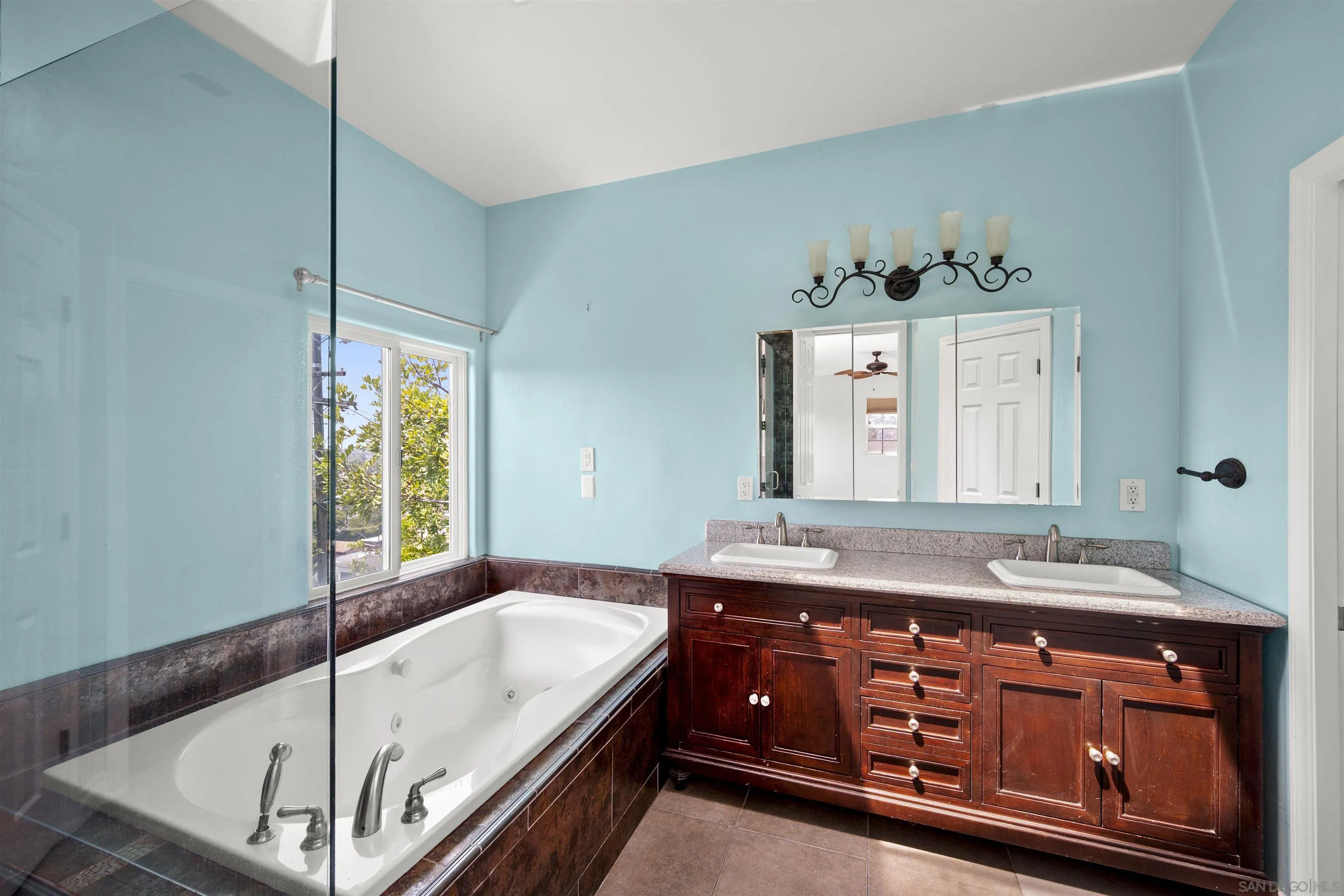 https://cdn.realtyfeed.com/cdn/127/250036395/0012571c4103f7b83c8d58e168332ef2.webp