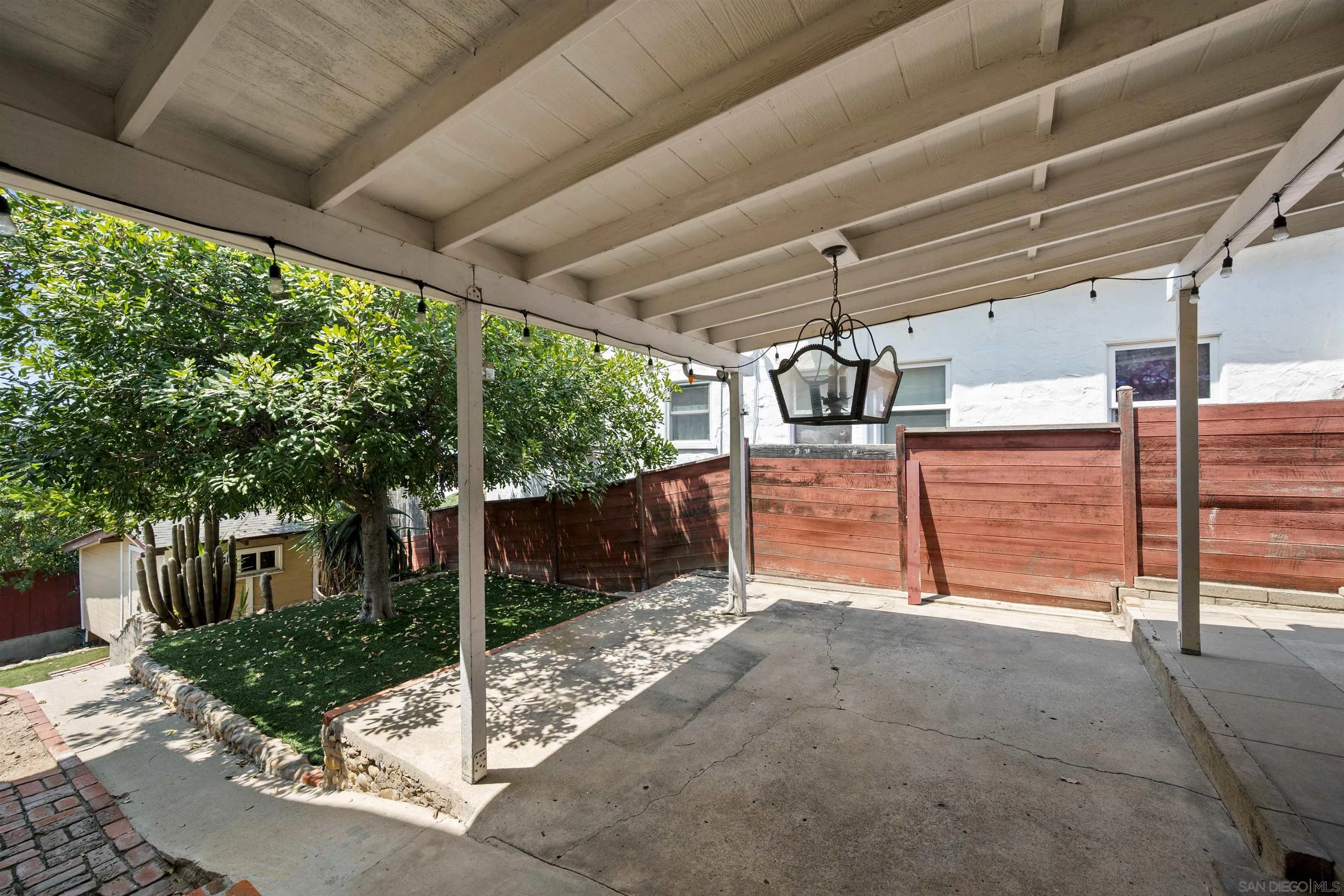 https://cdn.realtyfeed.com/cdn/127/250036395/1288c7ac1218e131beebaab25fb2ae8a.webp