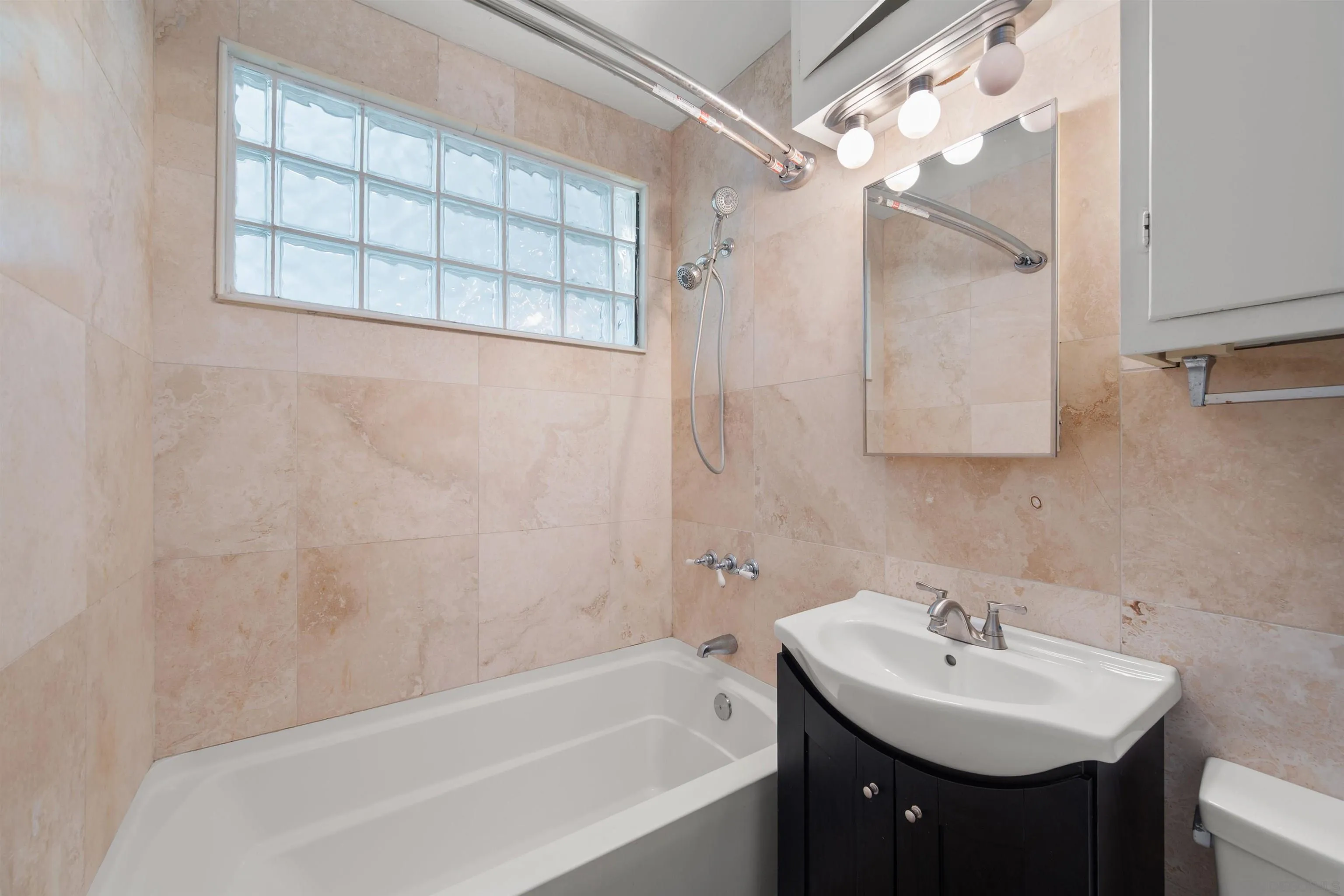 https://cdn.realtyfeed.com/cdn/127/250036395/7e9d6bf369e93a7d999f1a0f04b86b2b.webp