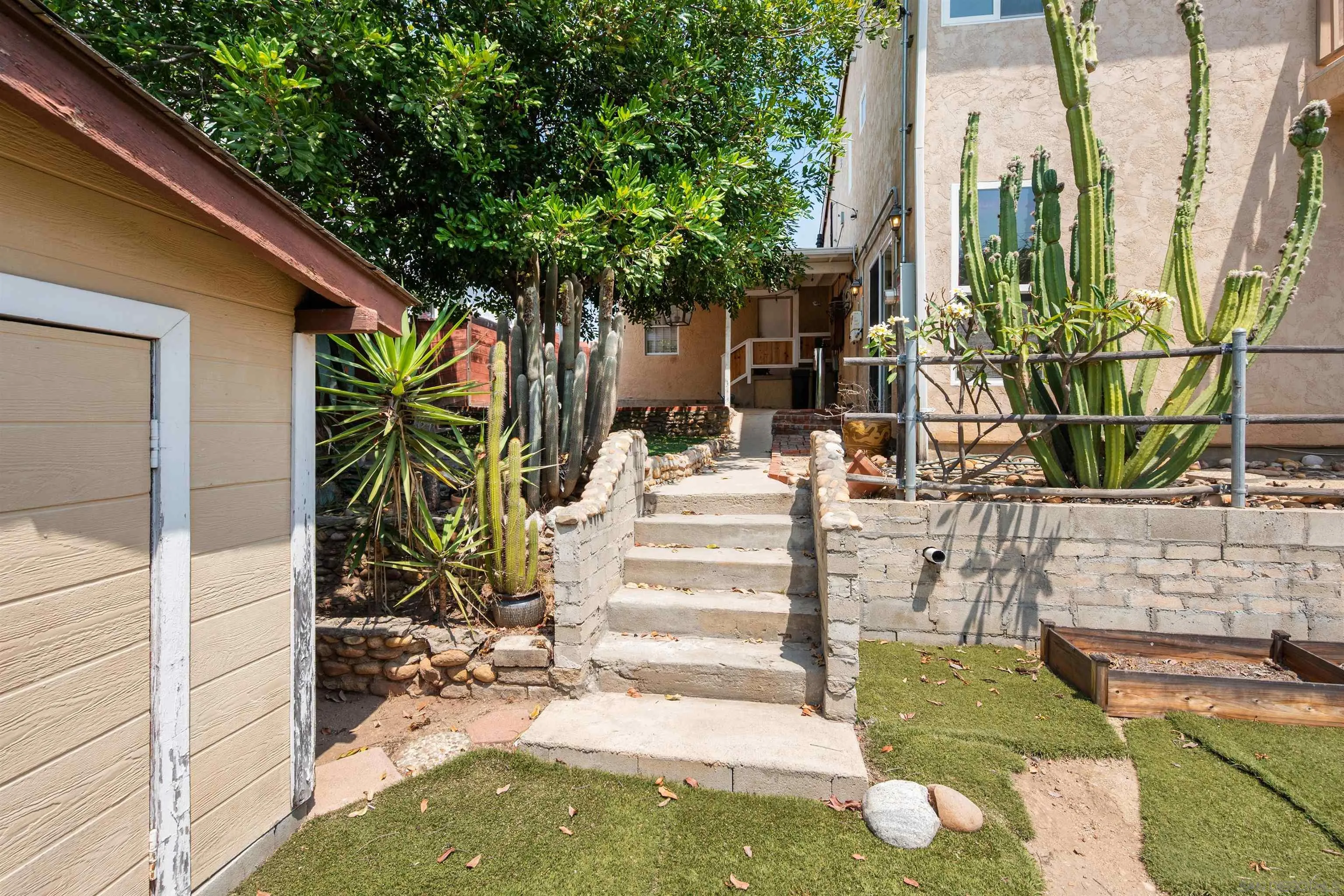 https://cdn.realtyfeed.com/cdn/127/250036395/a96ee2ec2015b1ce428424900db63aa8.webp