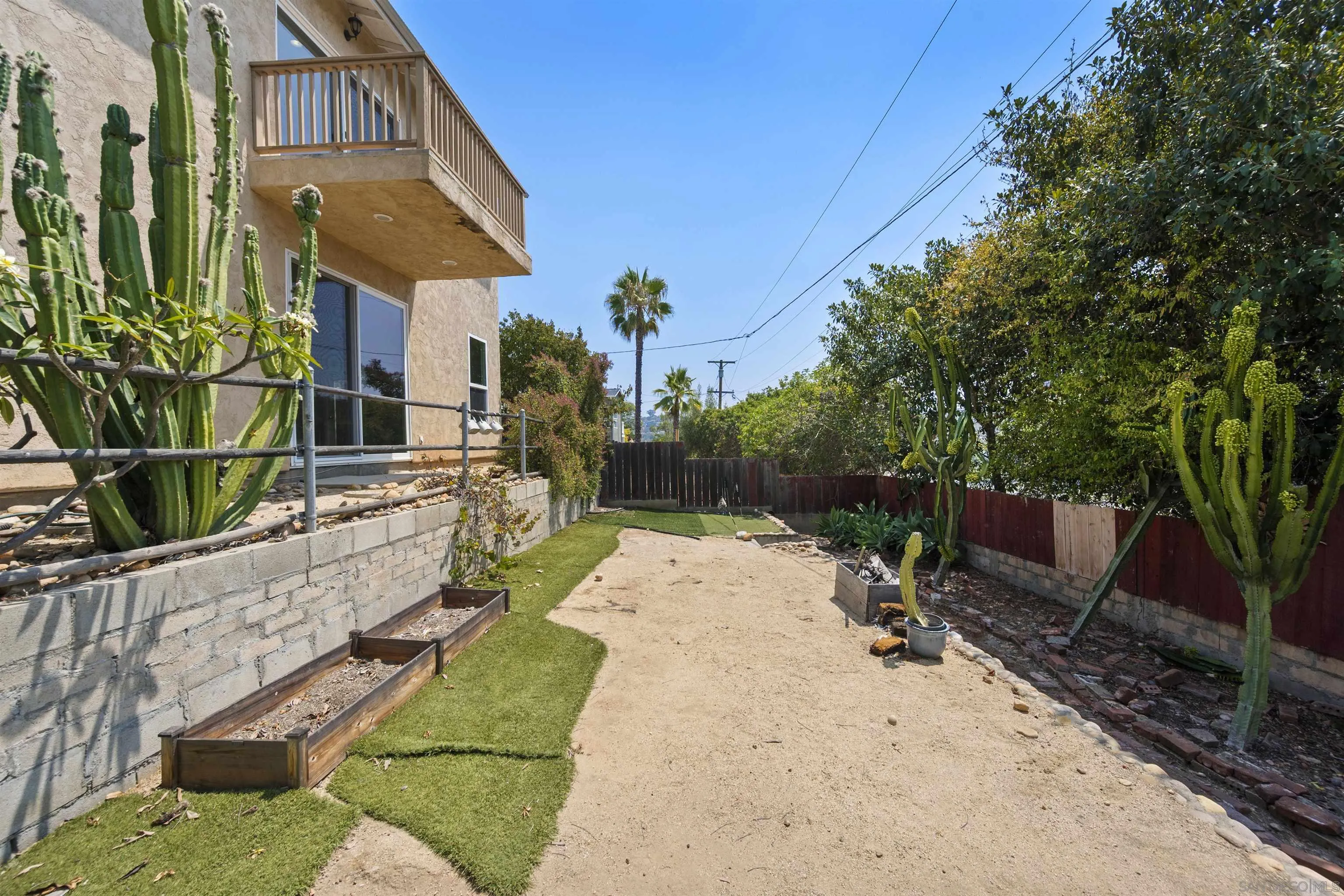 https://cdn.realtyfeed.com/cdn/127/250036395/c6eceaf16257486a243b297dc5a25e98.webp