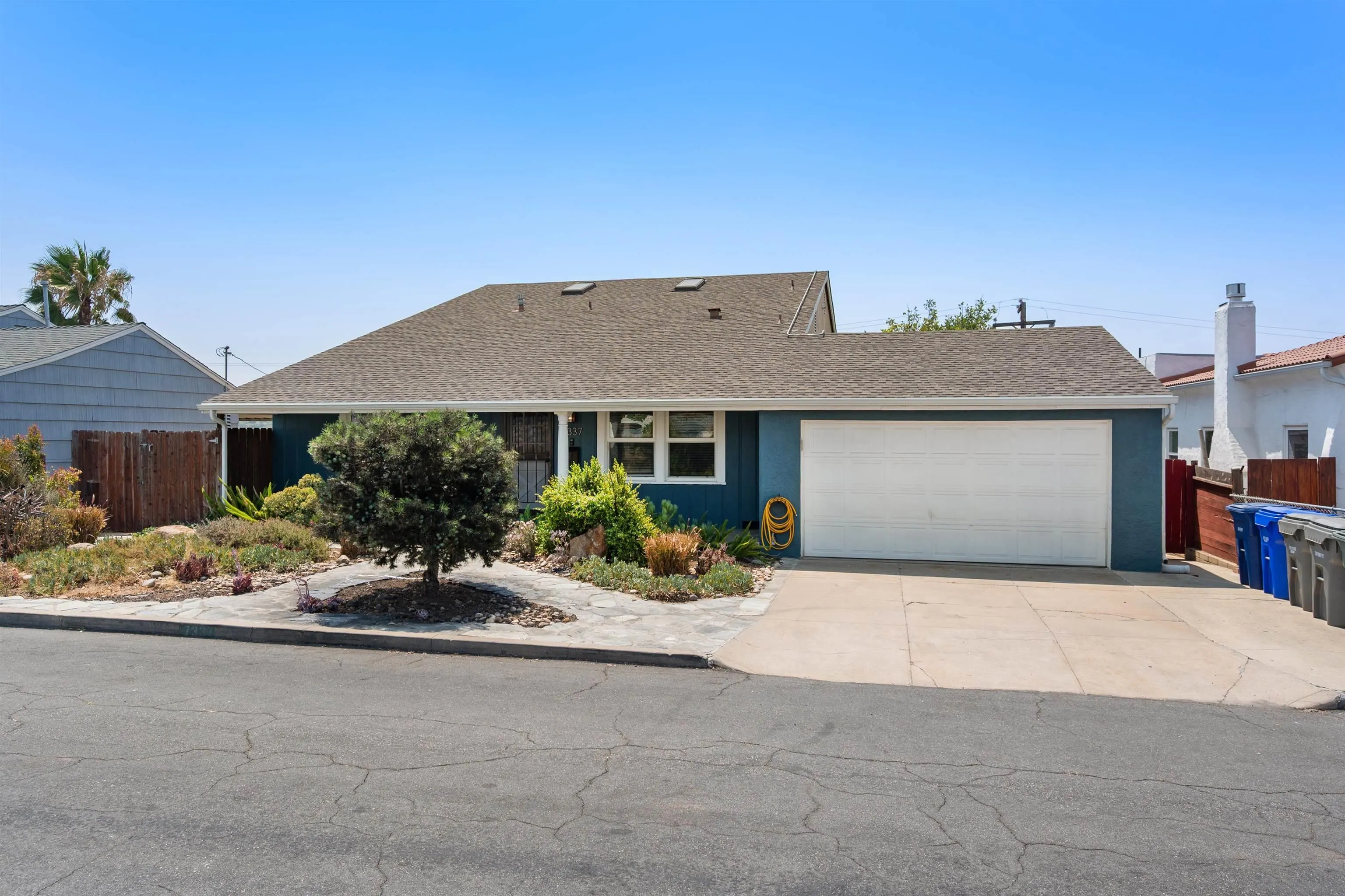 https://cdn.realtyfeed.com/cdn/127/250036395/d2987f14ed70436ec49b30f19beed3f3.webp