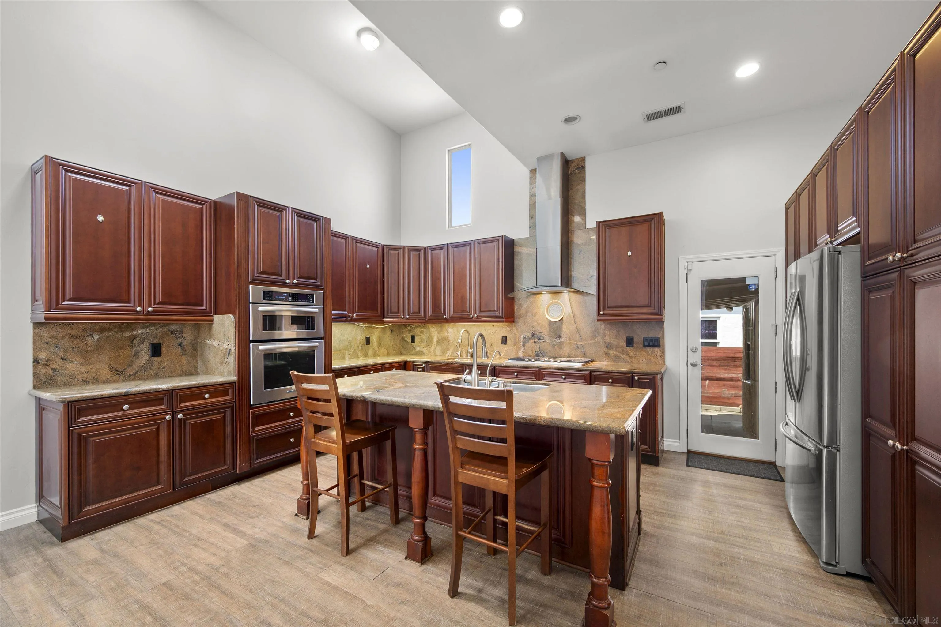 https://cdn.realtyfeed.com/cdn/127/250036395/dd8661c5300a823b2dc126746de38a87.webp