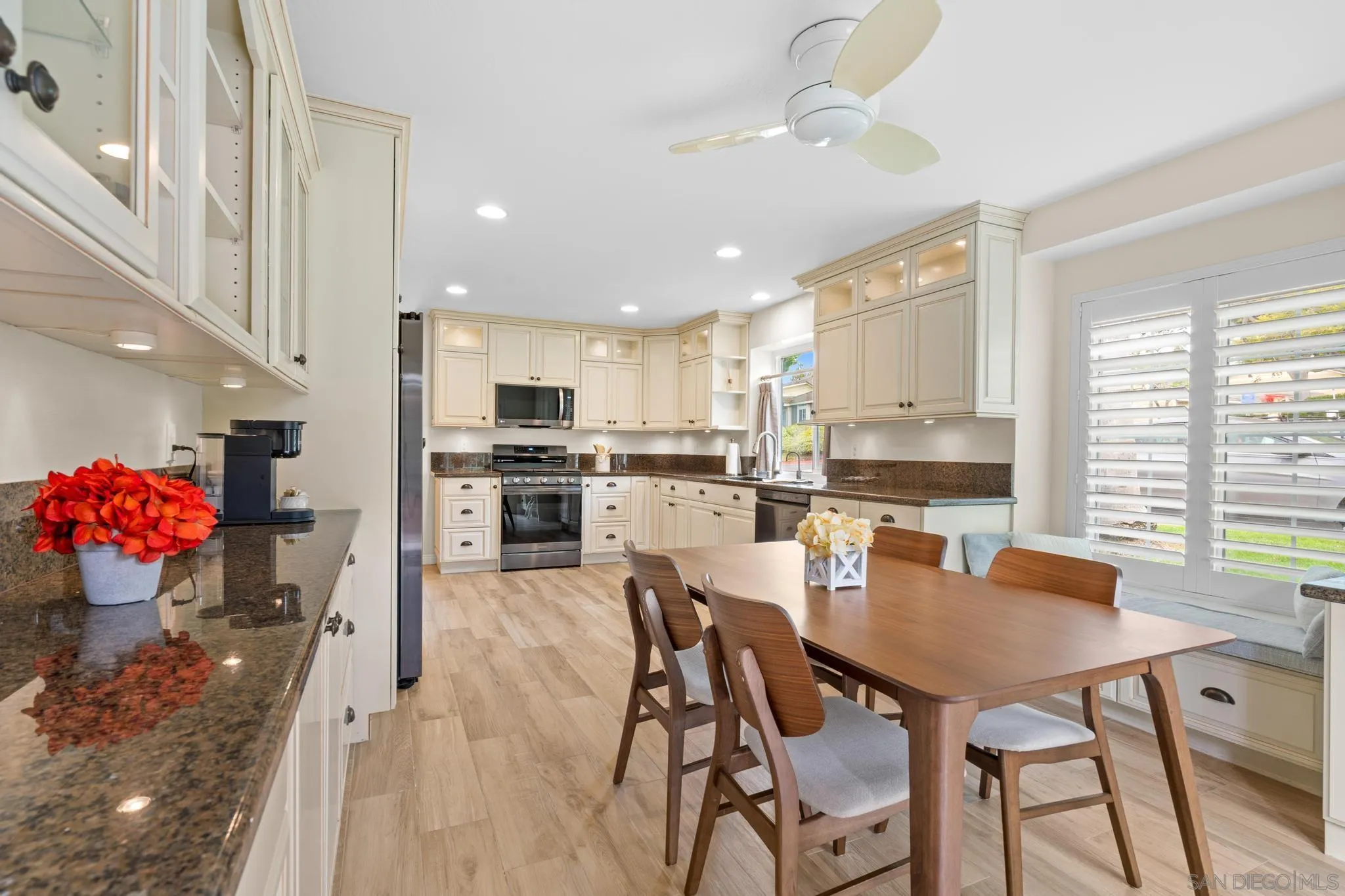 https://cdn.realtyfeed.com/cdn/127/250036396/018f4bebbde742633a23cd41b7cb6b2f.webp