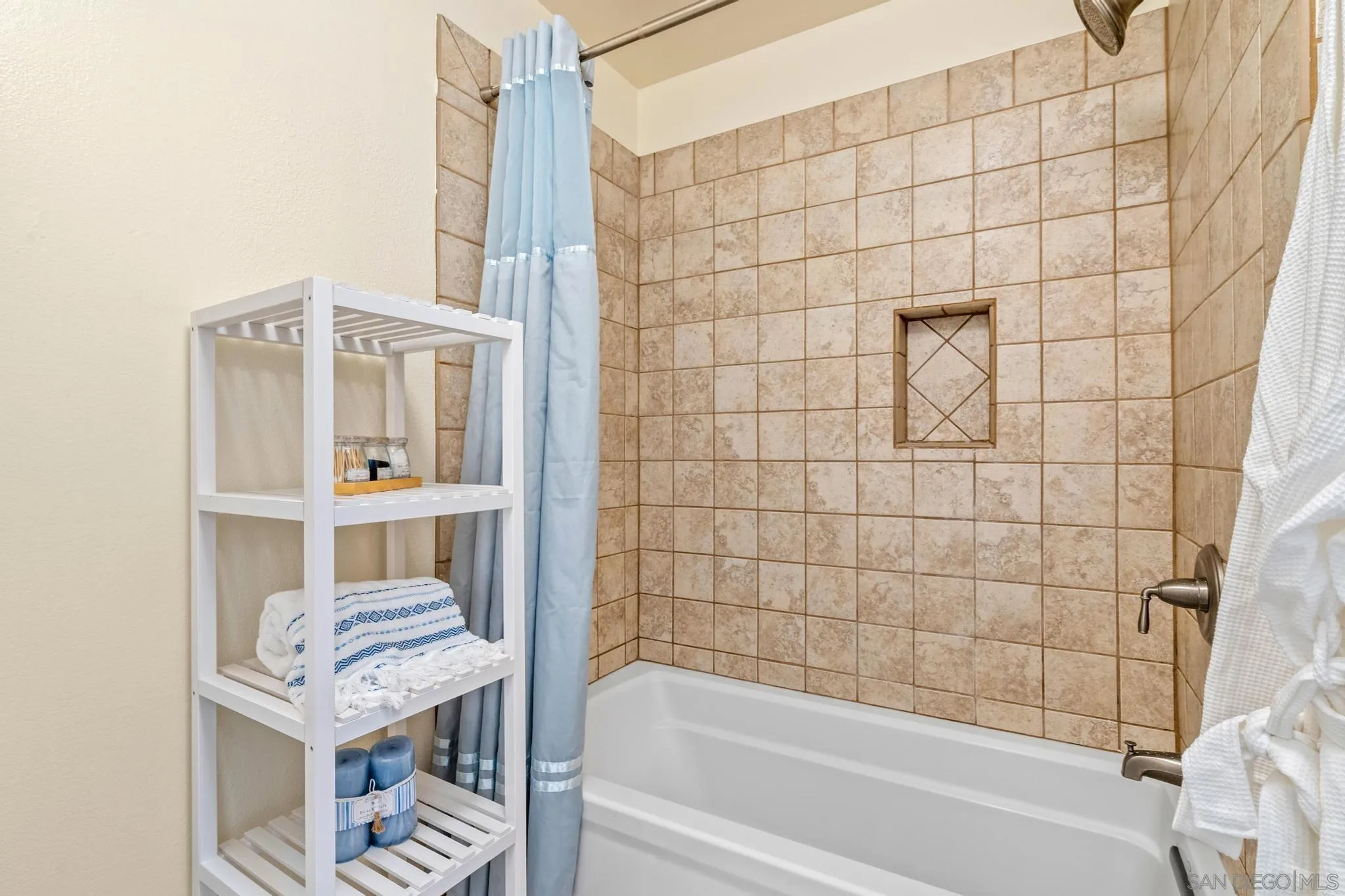 https://cdn.realtyfeed.com/cdn/127/250036396/08835701eebbdf582ee13e5cd6c2643c.webp