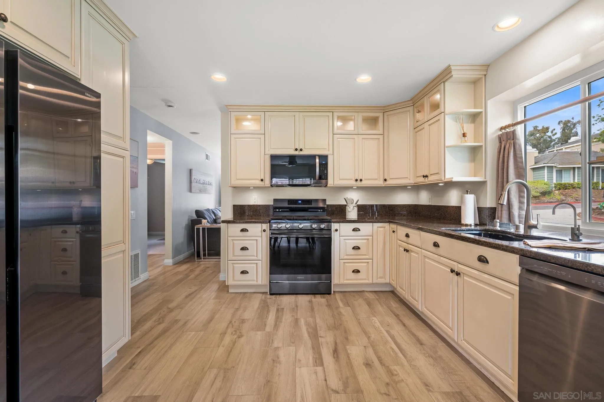https://cdn.realtyfeed.com/cdn/127/250036396/3e00baf35944ac528149dcd7735385de.webp