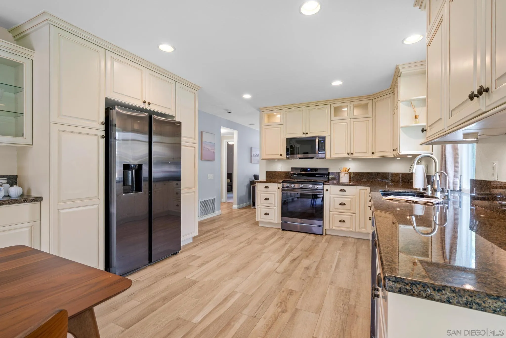 https://cdn.realtyfeed.com/cdn/127/250036396/55416a47998898509f14e64858e8e9e2.webp