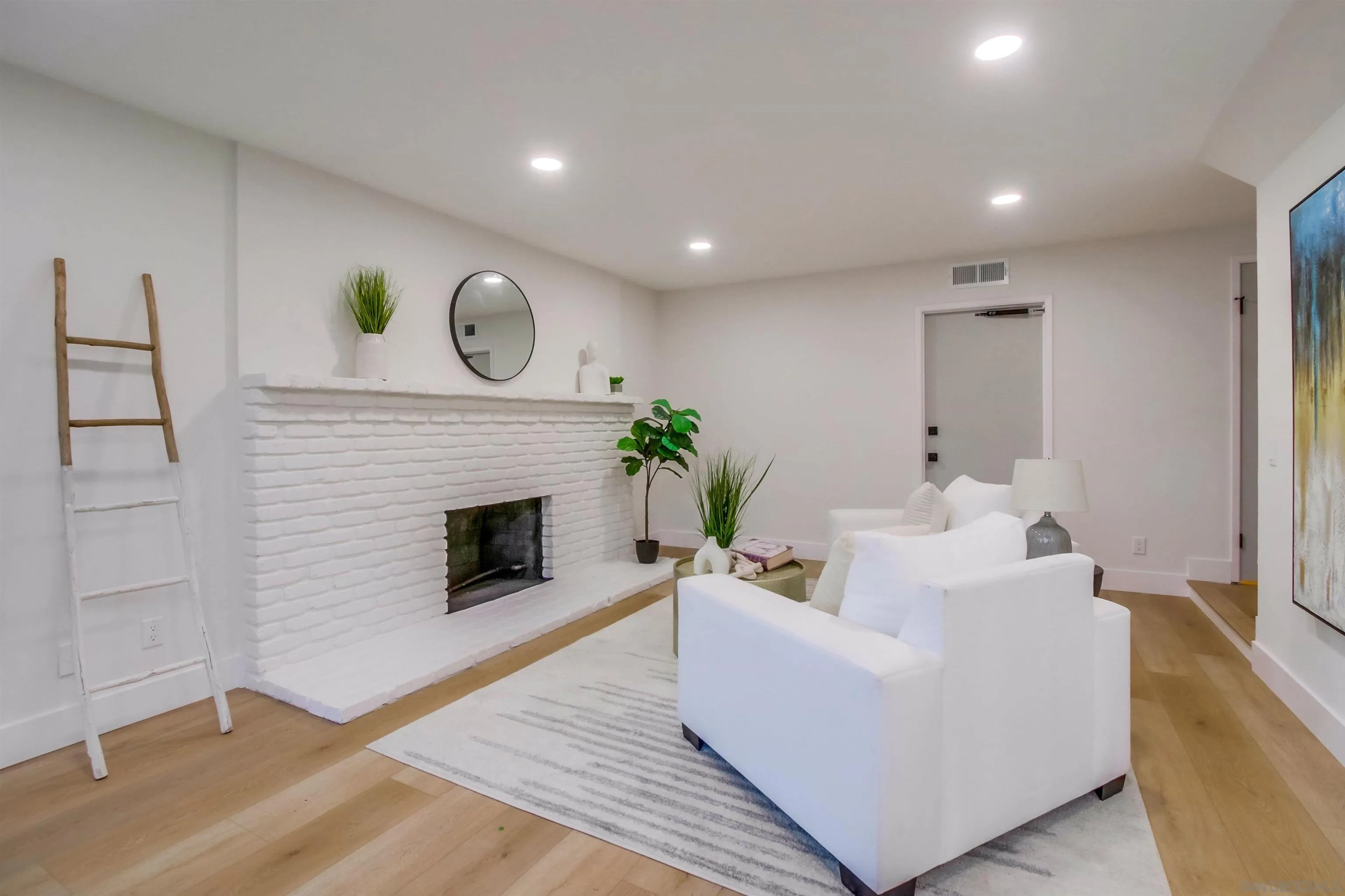 https://cdn.realtyfeed.com/cdn/127/250036397/40d6ad3c1462f23f5e37339805fd6b80.webp