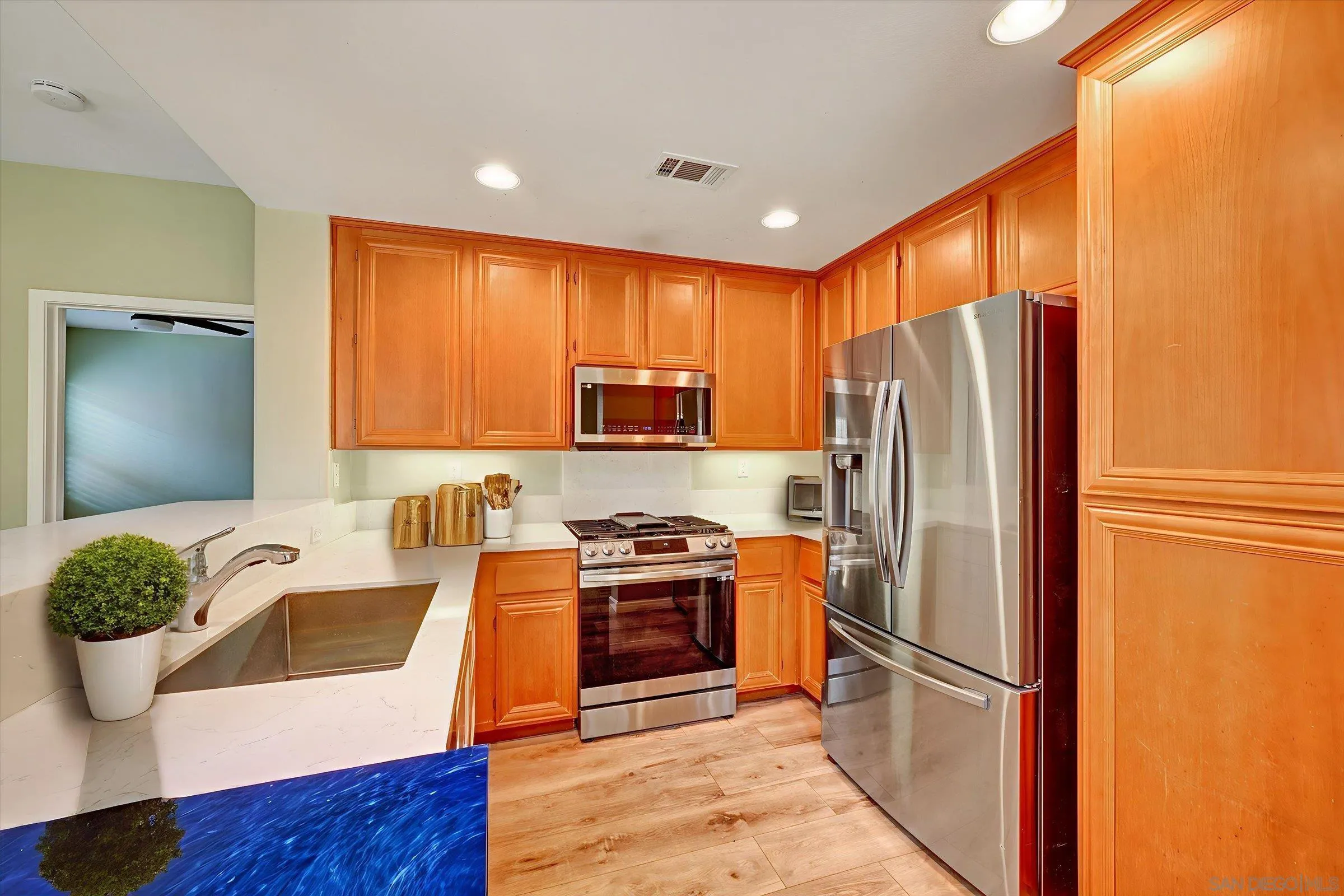 https://cdn.realtyfeed.com/cdn/127/250036399/59b8b6a7456a737e6e32b46fe3e1e409.webp