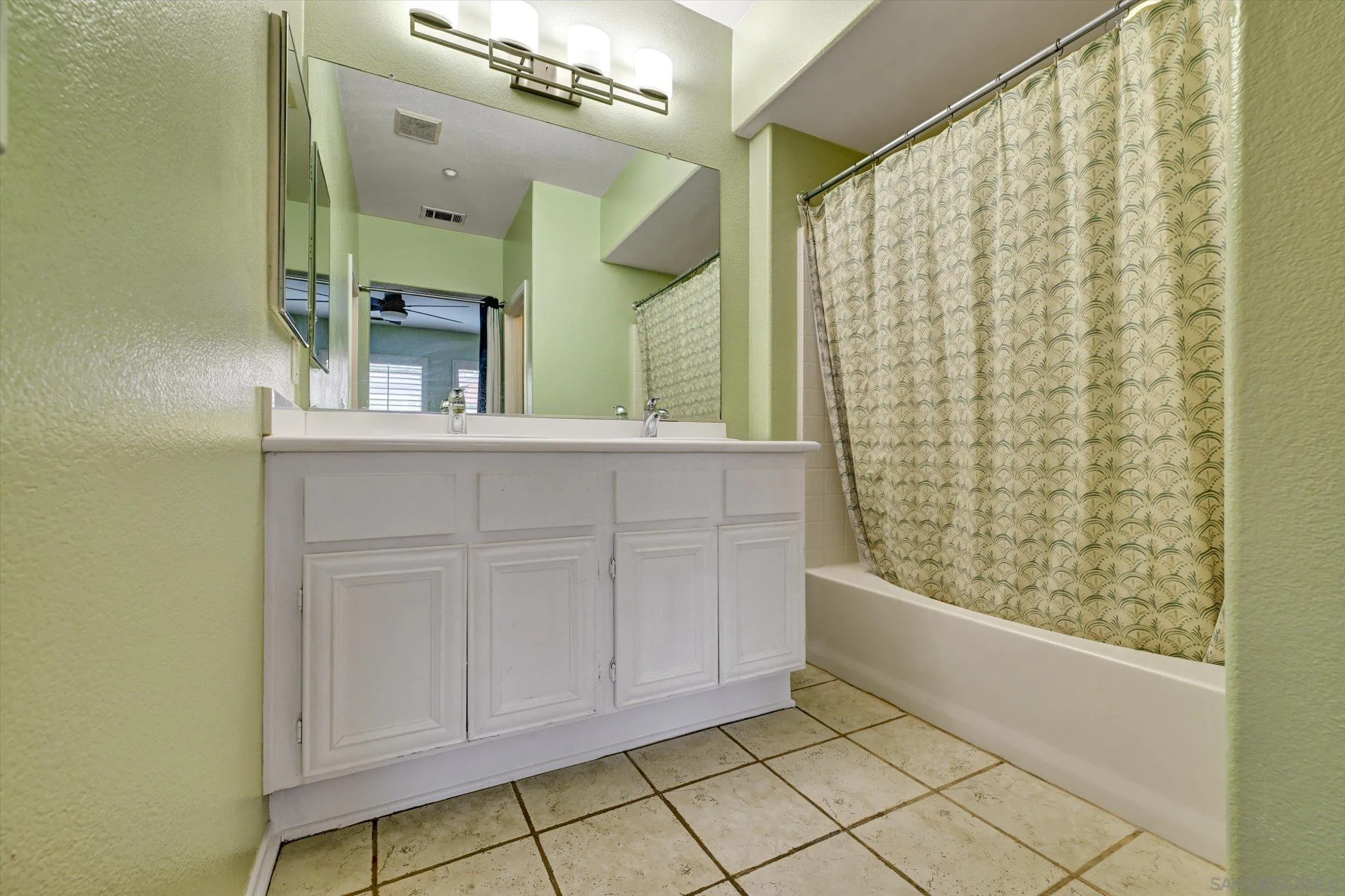https://cdn.realtyfeed.com/cdn/127/250036399/b1ea1a9b31a487379cd338b664eb041e.webp