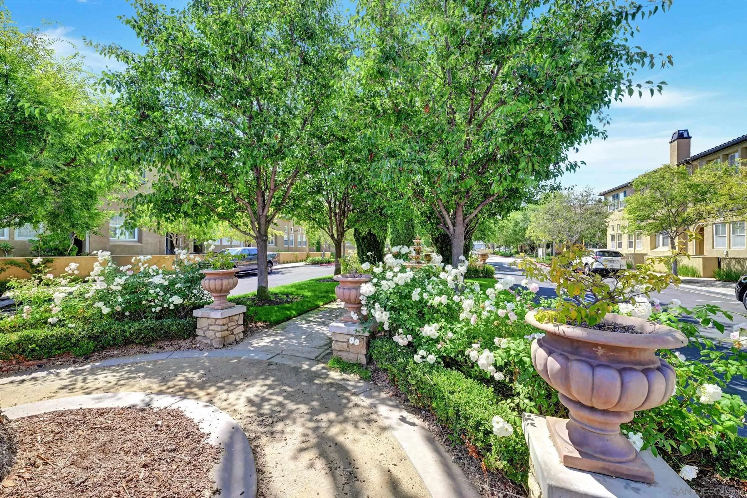 https://cdn.realtyfeed.com/cdn/127/250036399/c98a9e4ba1424864bdf2028ff83a6cfa.webp