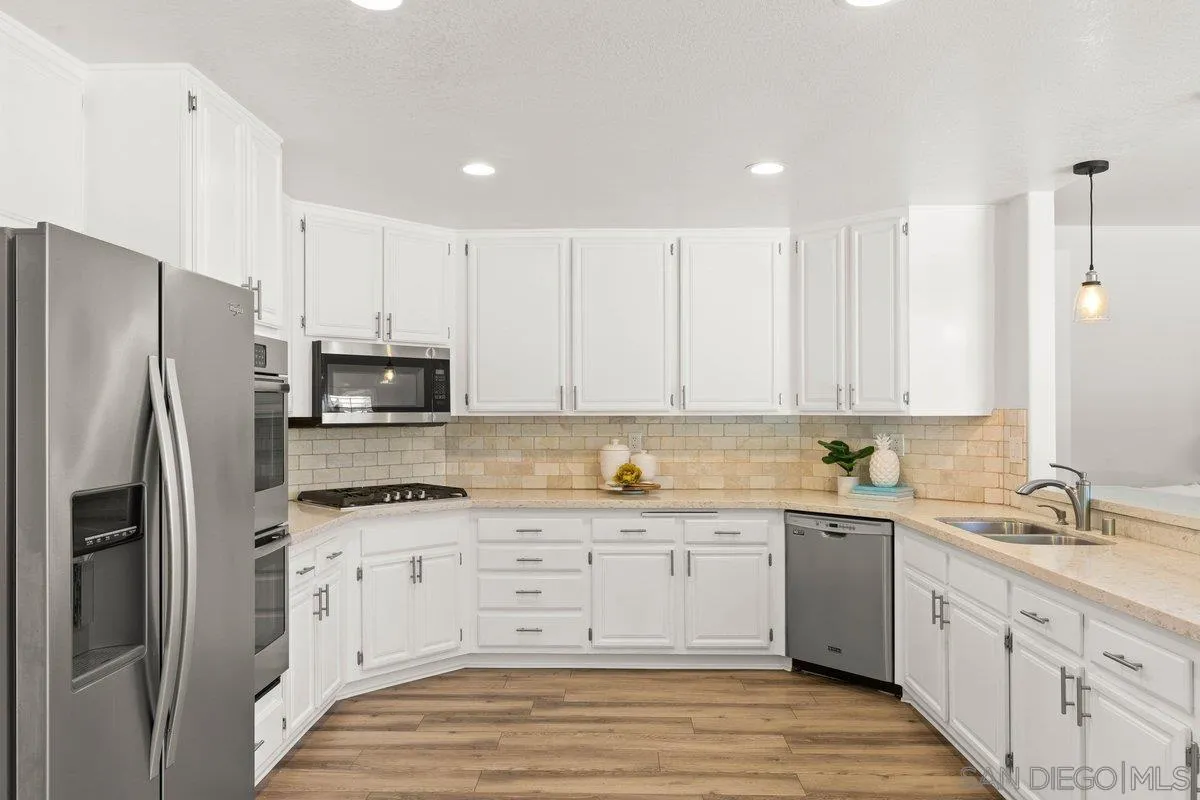 https://cdn.realtyfeed.com/cdn/127/250036400/82690e62f01030a7bddaf54c5cf3ae4a.webp