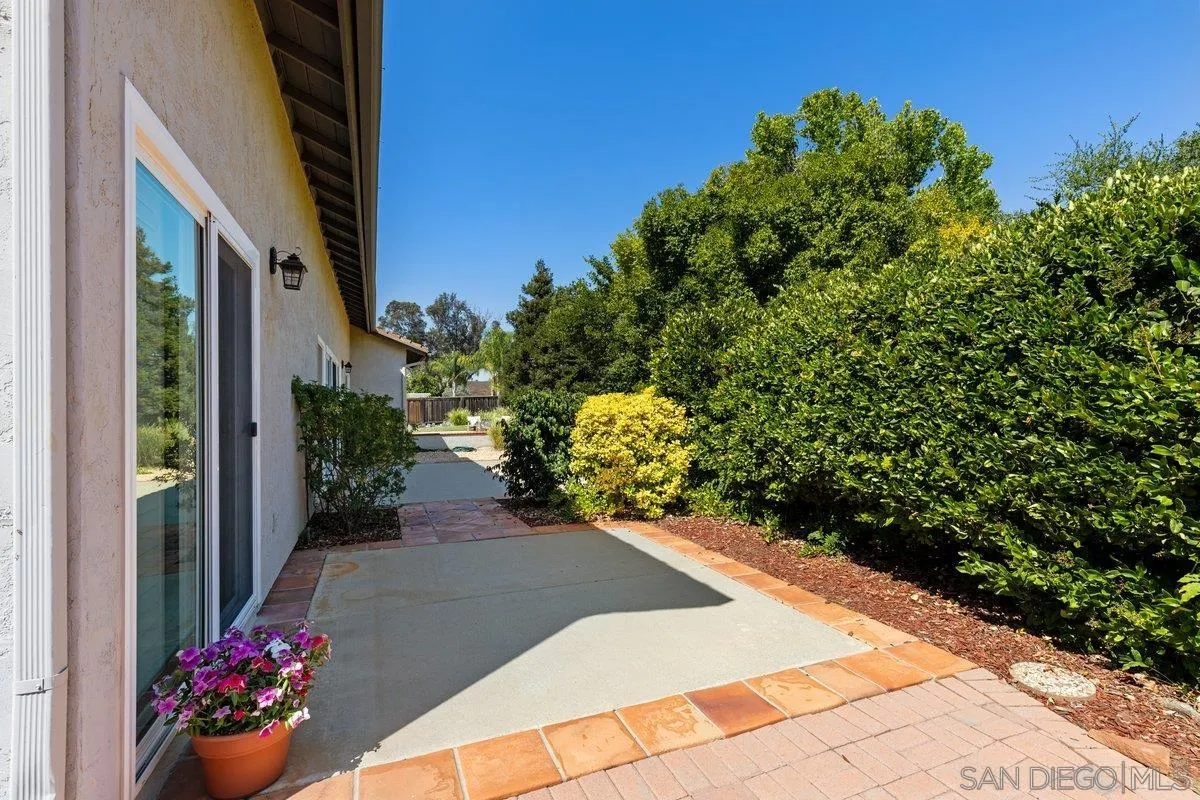 https://cdn.realtyfeed.com/cdn/127/250036400/abce71c9917934bb5fc68e81e8b92dfd.webp
