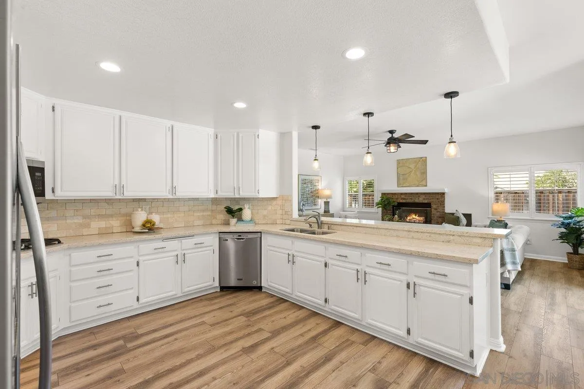 https://cdn.realtyfeed.com/cdn/127/250036400/aeb5cc1c57b008eb13e5340745817185.webp