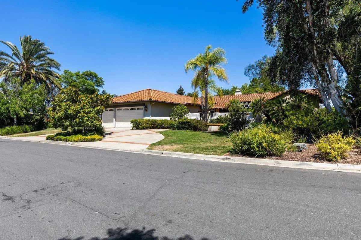 https://cdn.realtyfeed.com/cdn/127/250036400/b17cc8ac504f5f32d9ba54b68481d4a4.webp