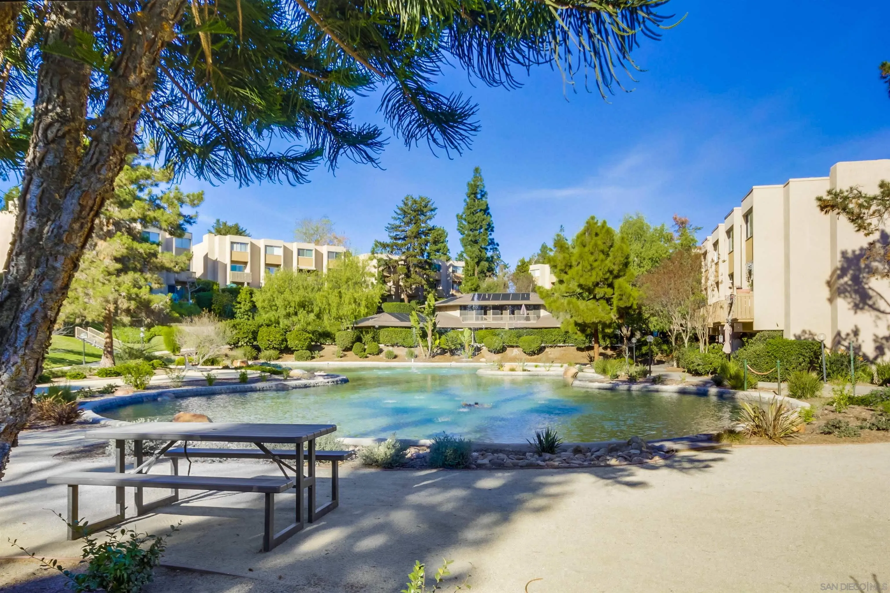 https://cdn.realtyfeed.com/cdn/127/250036401/7b1c8663bf1954a78f2f770b0dc4fdef.webp