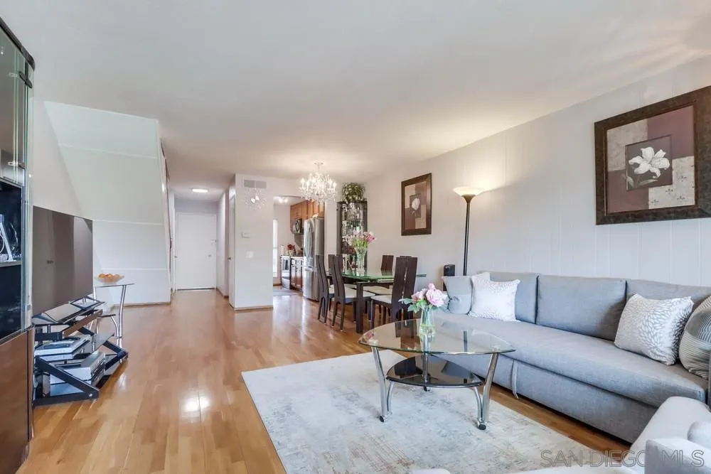 https://cdn.realtyfeed.com/cdn/127/250036401/86098d2774cbe7758f76418df6c35086.webp
