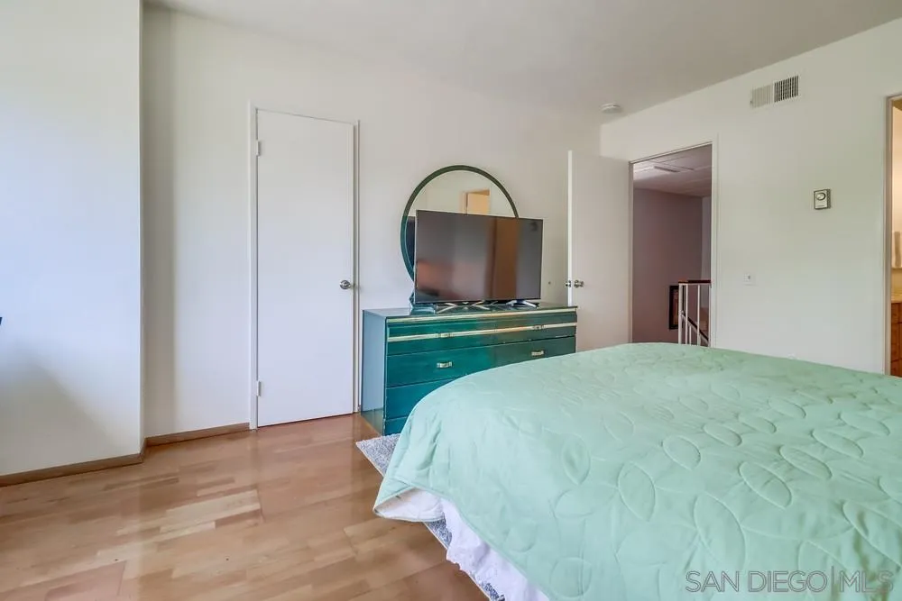 https://cdn.realtyfeed.com/cdn/127/250036401/99fd3e1358b53eff592f101f3b1df796.webp