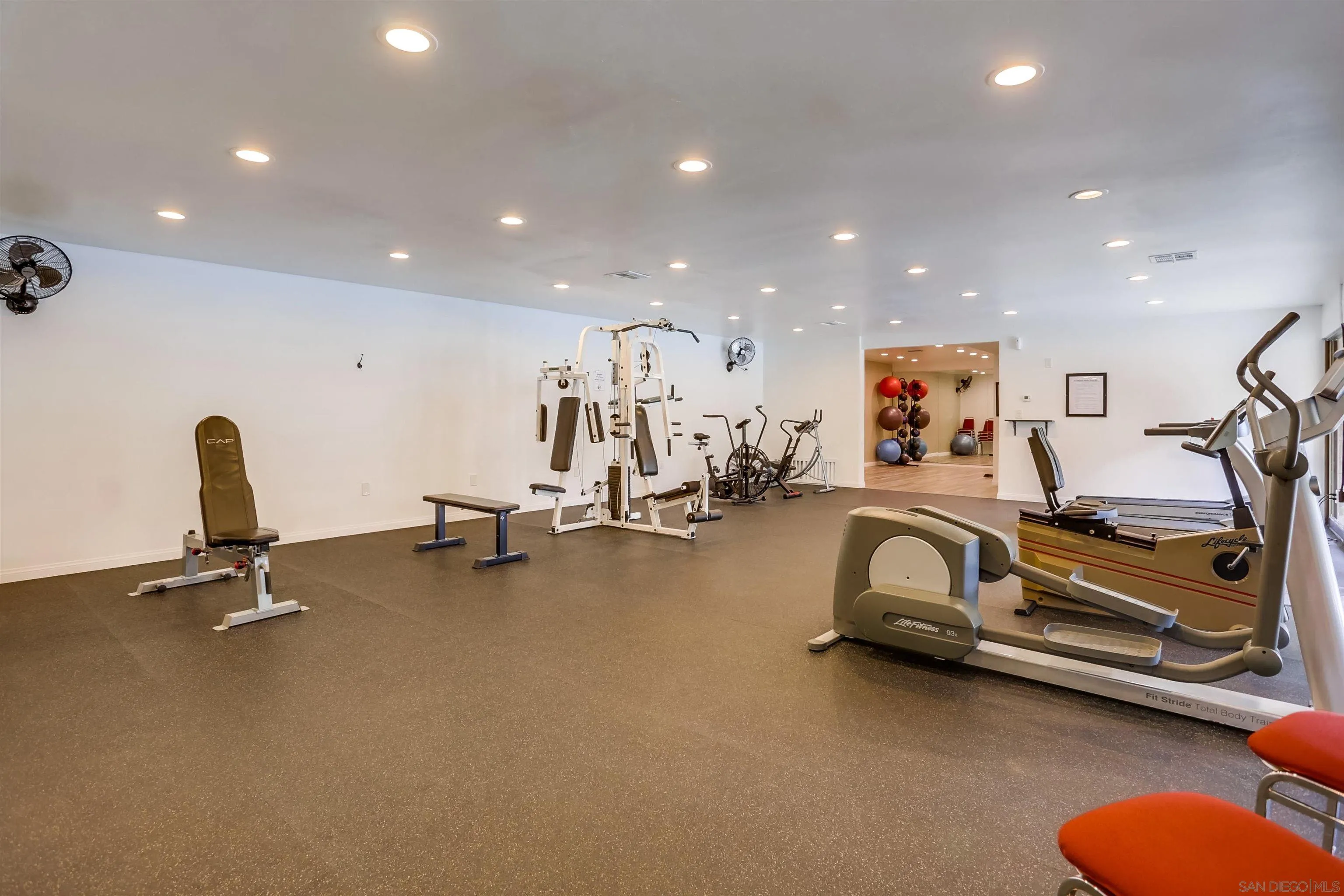 https://cdn.realtyfeed.com/cdn/127/250036401/a875b3ee735ebab07d800de444489cc3.webp