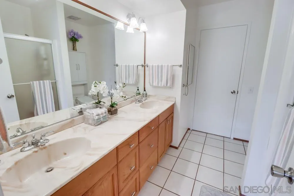 https://cdn.realtyfeed.com/cdn/127/250036401/fbcea6137d81d63cbbdad44fe2bfca20.webp