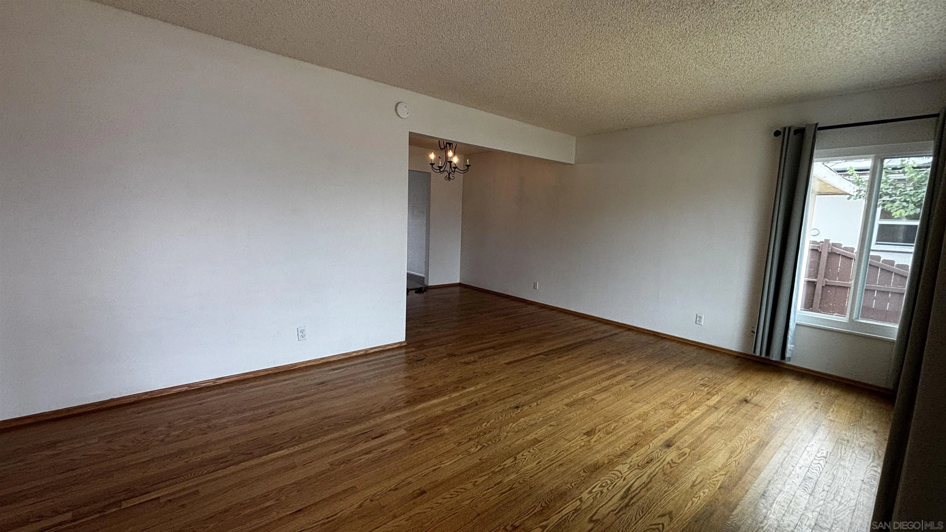 https://cdn.realtyfeed.com/cdn/127/250036402/2462ff88f66c25ac2df83dddad0c3d22.webp