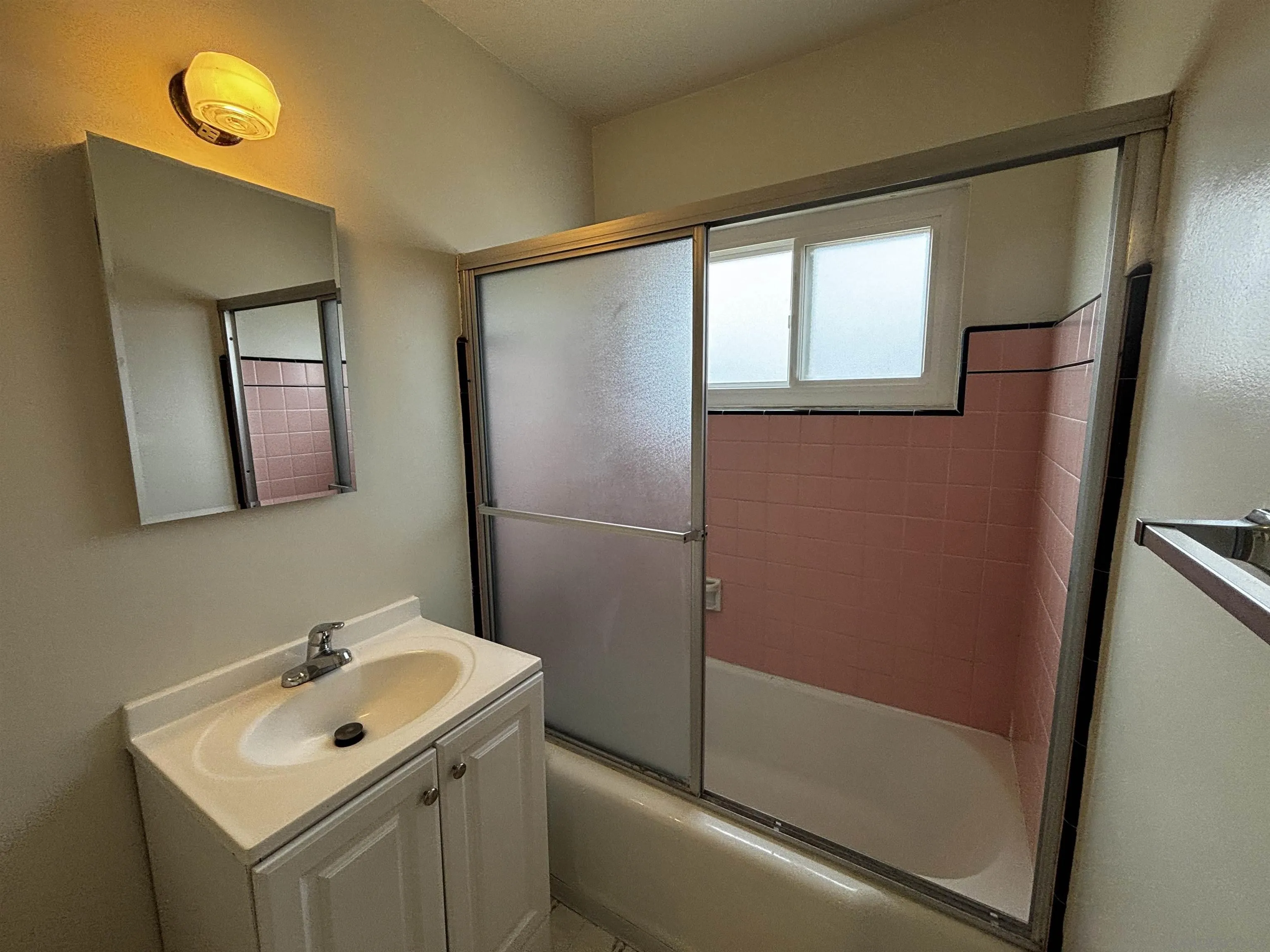 https://cdn.realtyfeed.com/cdn/127/250036402/402c03638f8477bdceb2e29a69866947.webp