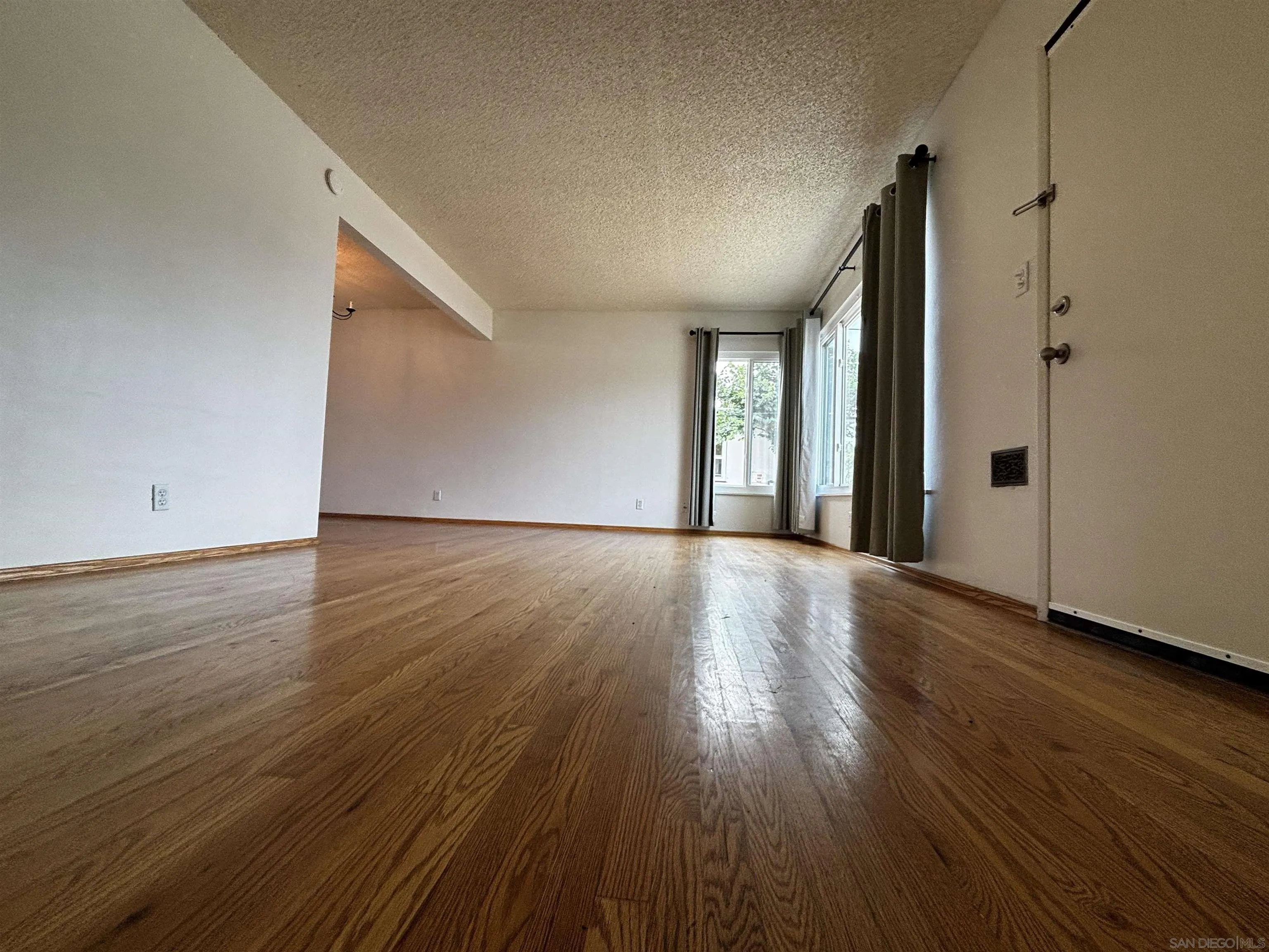 https://cdn.realtyfeed.com/cdn/127/250036402/873edb3f43392406bcd758d9d1987377.webp