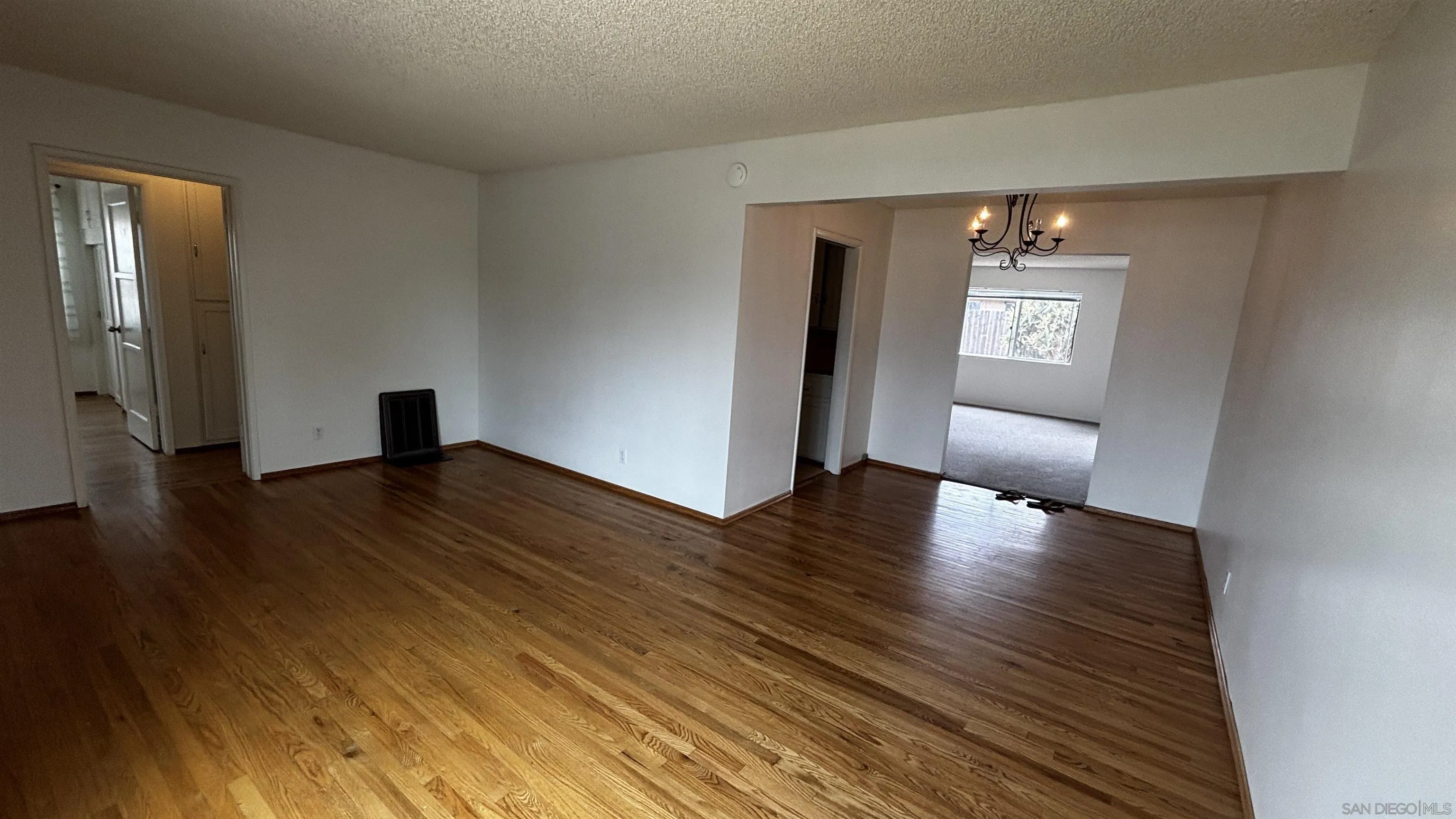 https://cdn.realtyfeed.com/cdn/127/250036402/aeac62ecb575000e01c2adb1315c9455.webp
