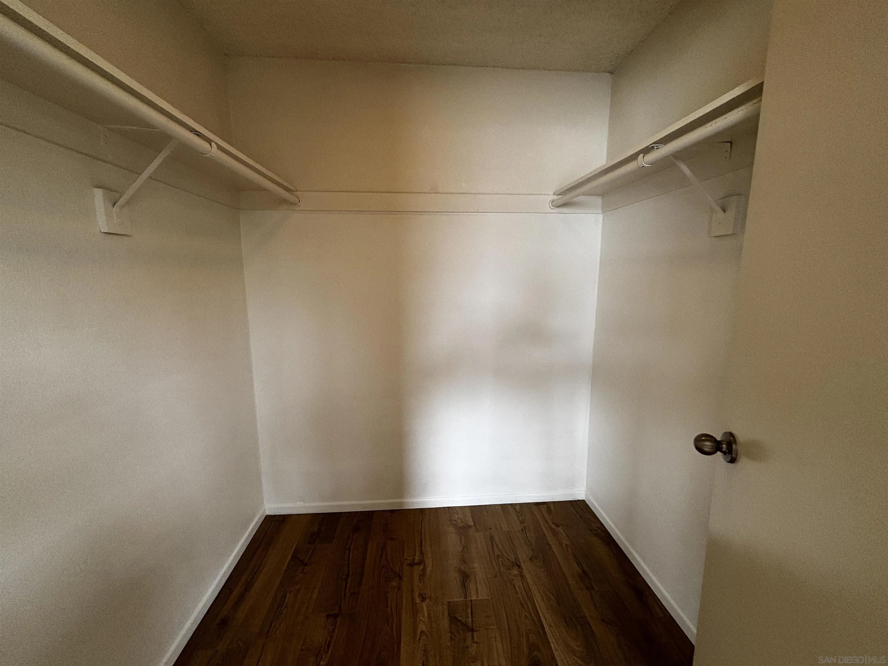 https://cdn.realtyfeed.com/cdn/127/250036402/cf71fa7240cf46e56a70a90eb81bc03f.webp