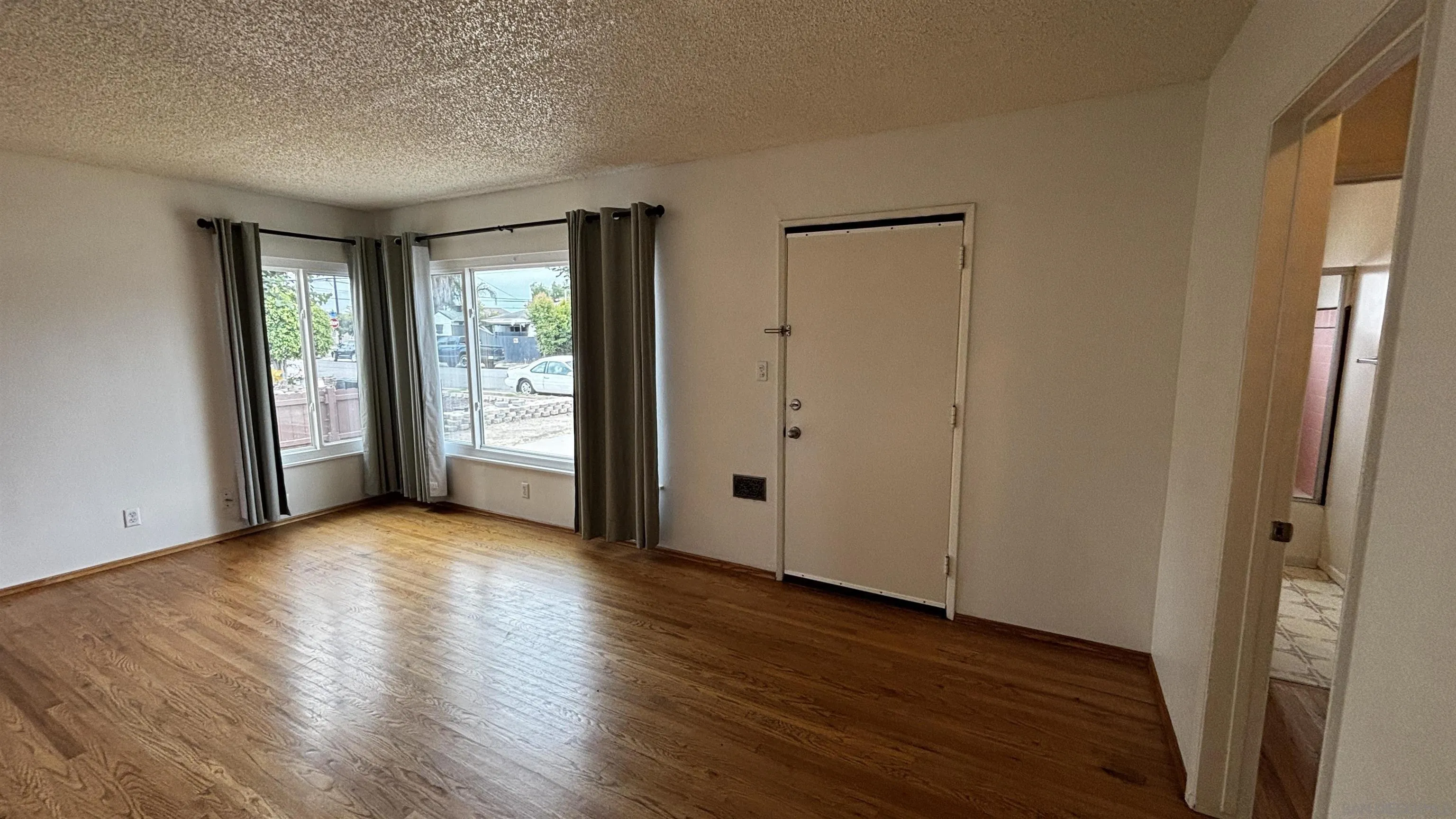 https://cdn.realtyfeed.com/cdn/127/250036402/ee3355fa93e4156a7b96b0efd24655ea.webp