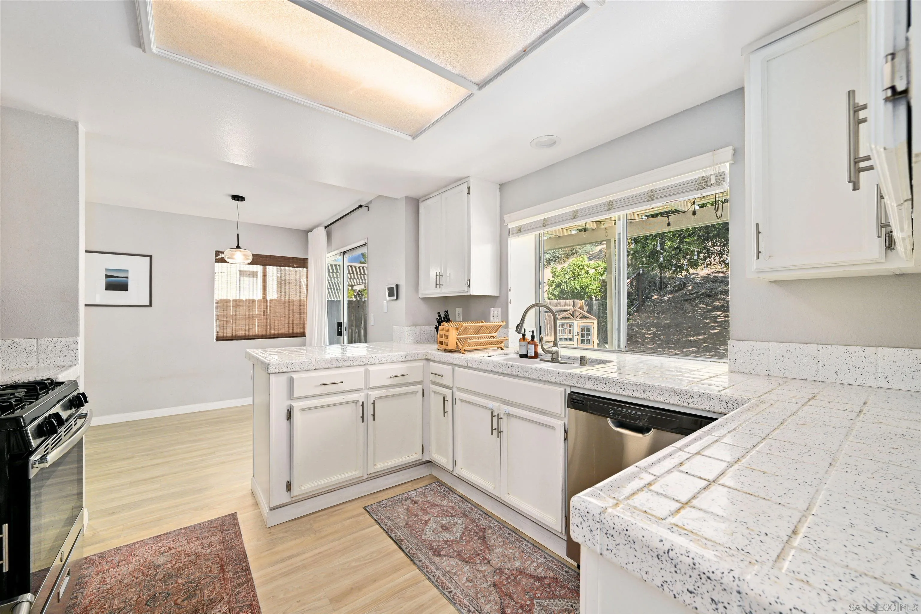 https://cdn.realtyfeed.com/cdn/127/250036404/2beccd482e29b69670b002a8f59781d8.webp