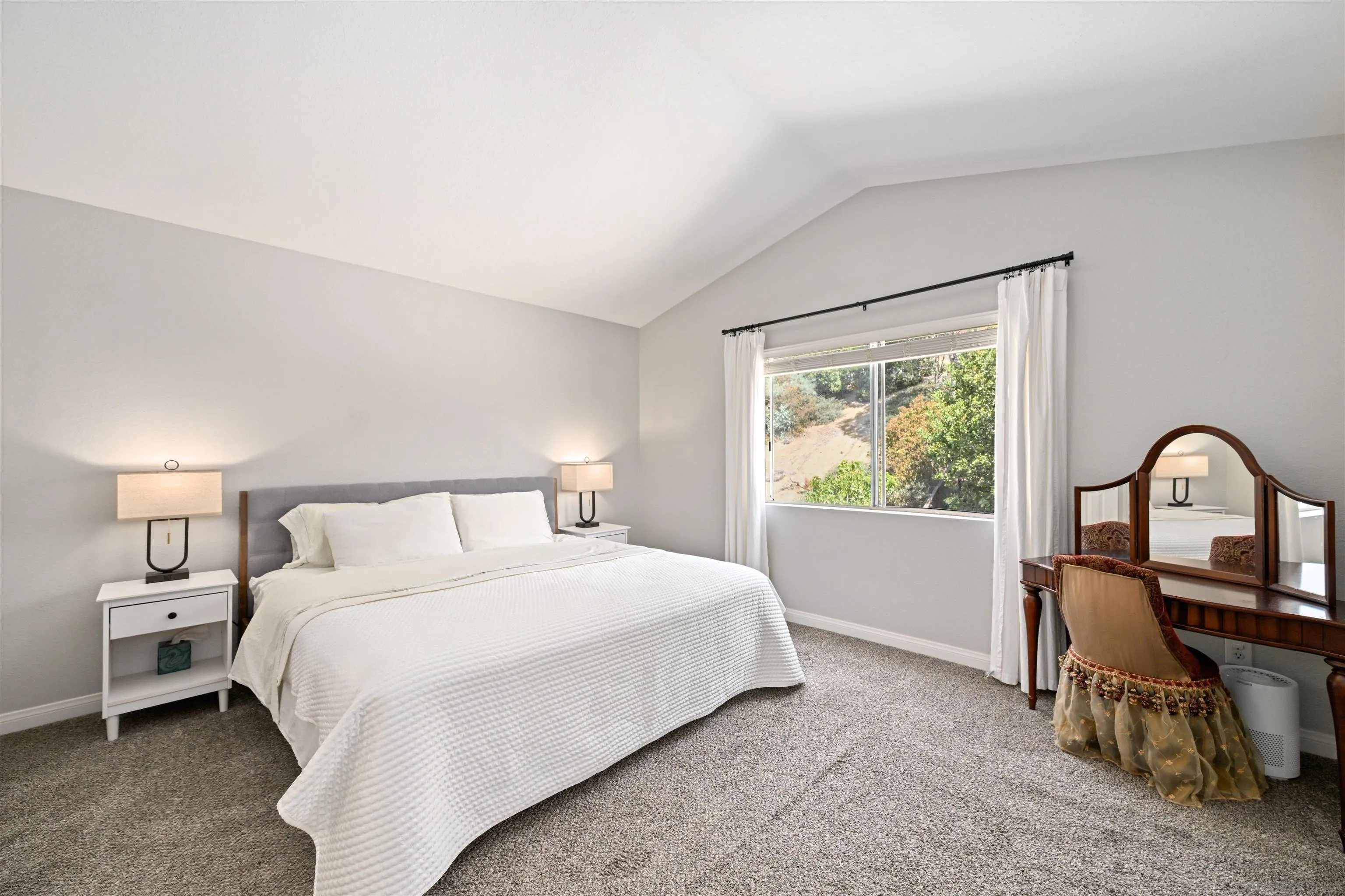https://cdn.realtyfeed.com/cdn/127/250036404/f96155fbafc8be4cf1e9661ce2189daf.webp