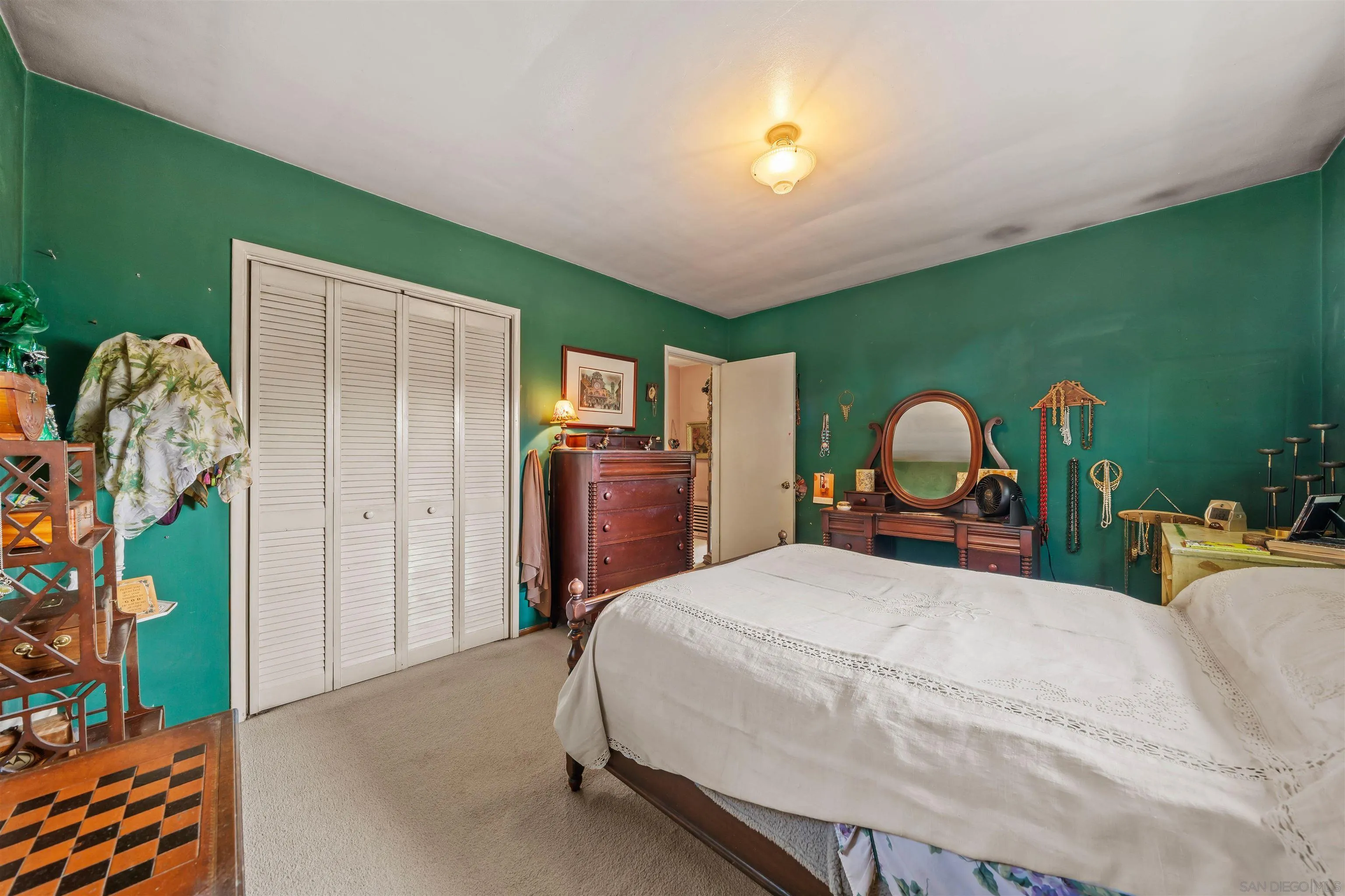 https://cdn.realtyfeed.com/cdn/127/250036405/374dc9b18674feb1becc855eeccea6bd.webp