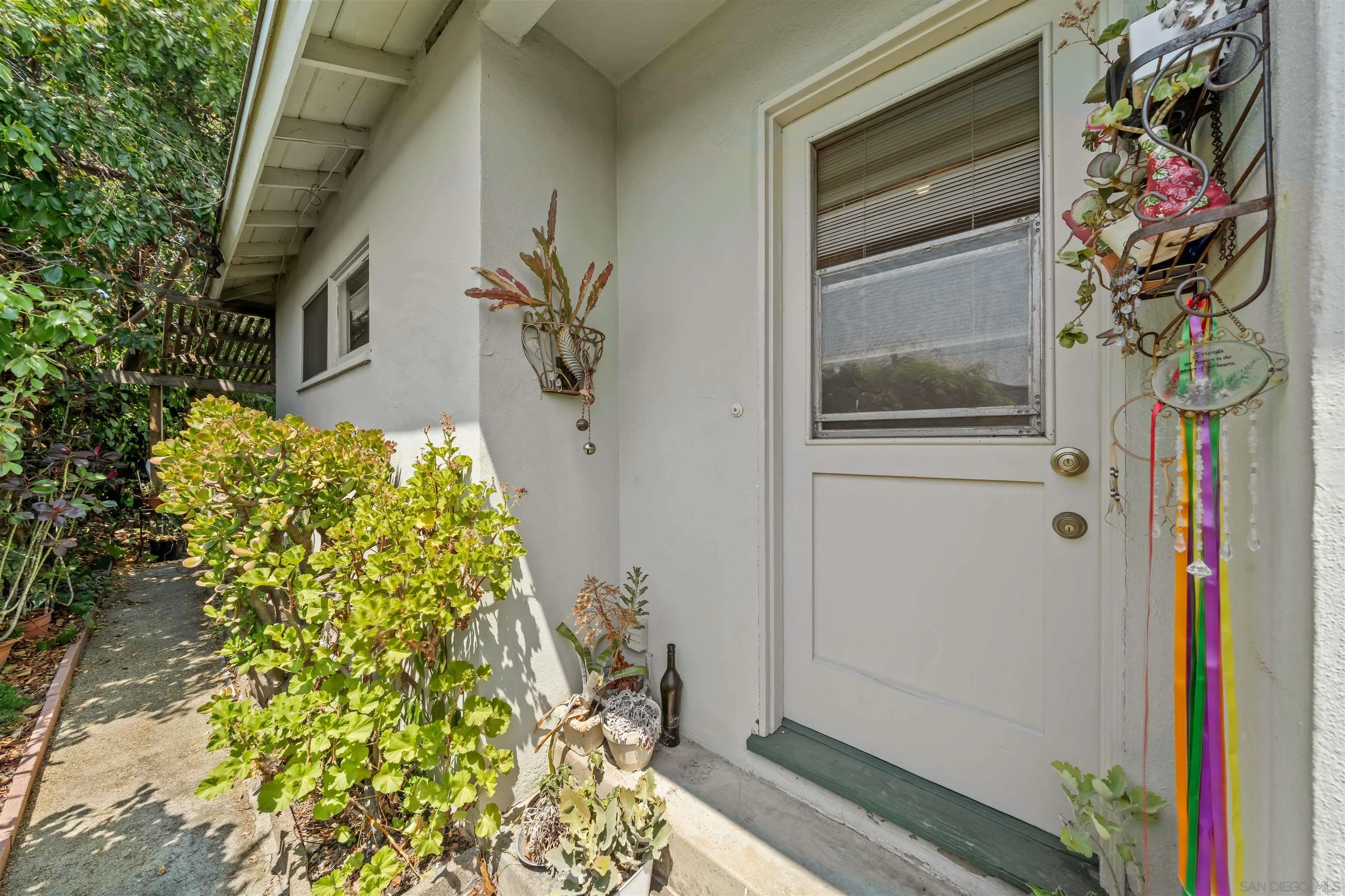 https://cdn.realtyfeed.com/cdn/127/250036405/38863f9db16e6e8a8141932ab868ec99.webp
