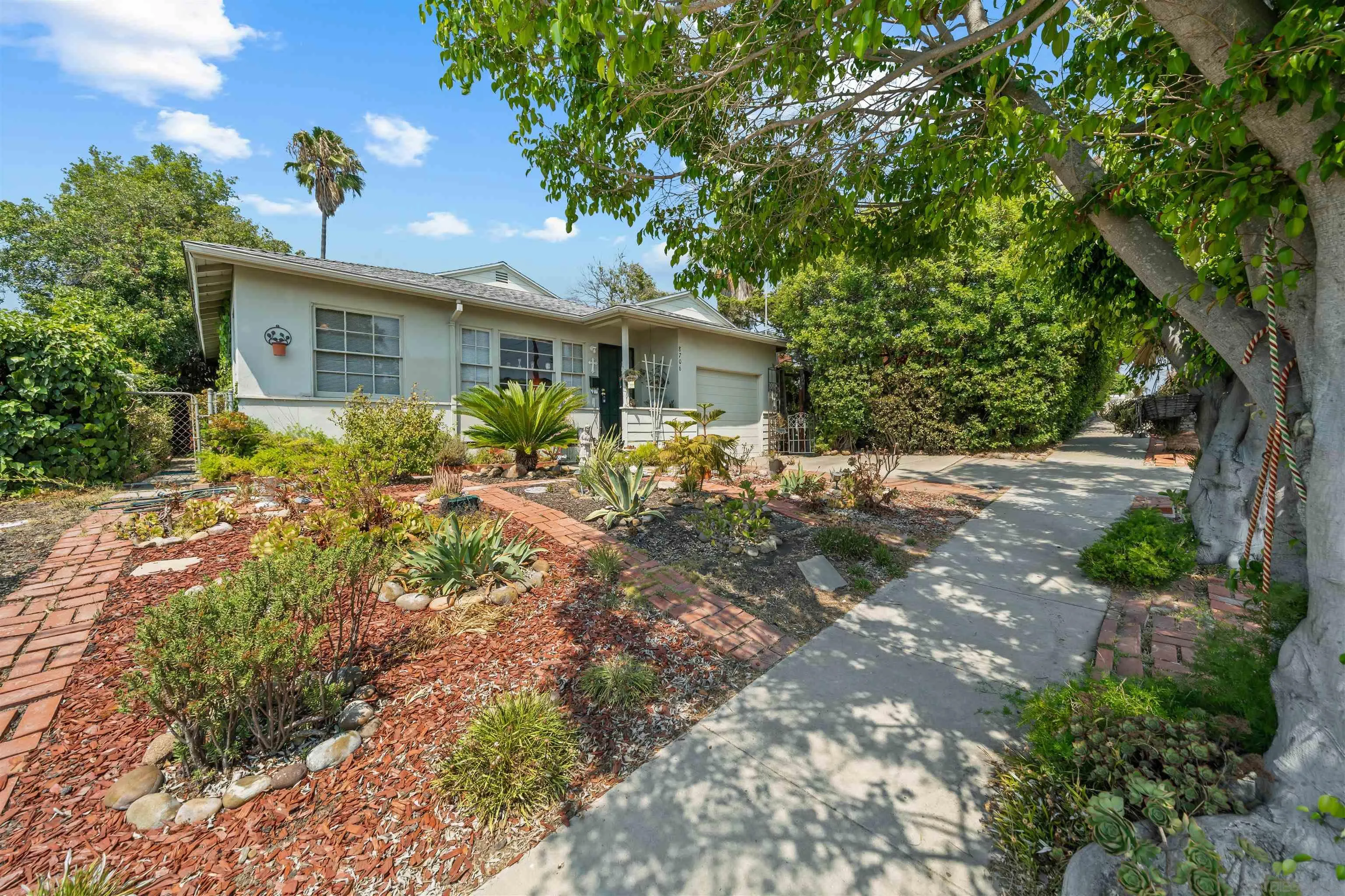 https://cdn.realtyfeed.com/cdn/127/250036405/3f8440afc40a01a9406865e219b47982.webp