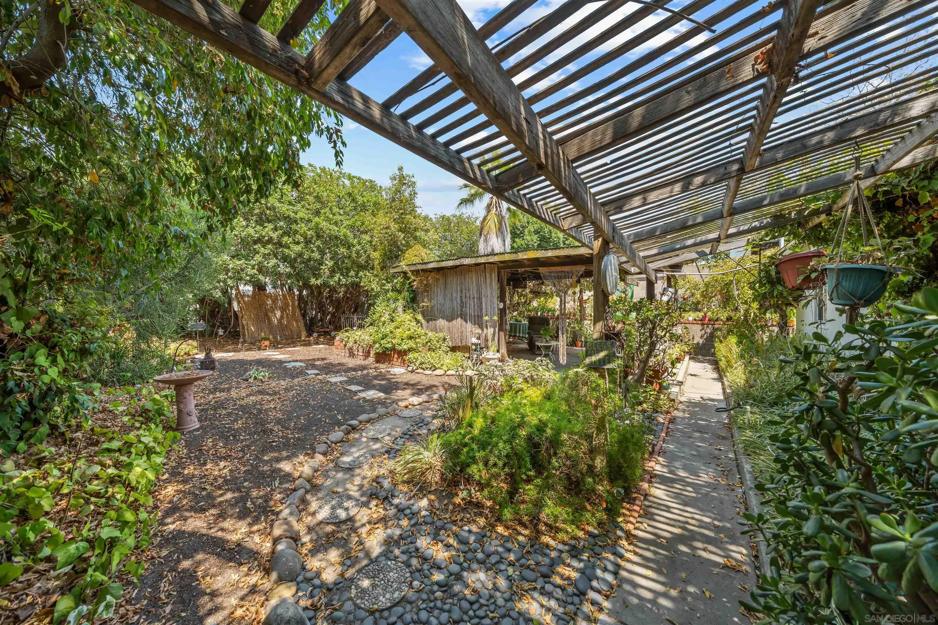 https://cdn.realtyfeed.com/cdn/127/250036405/9179aa72417b4aeea96ddce8d59e50c3.webp