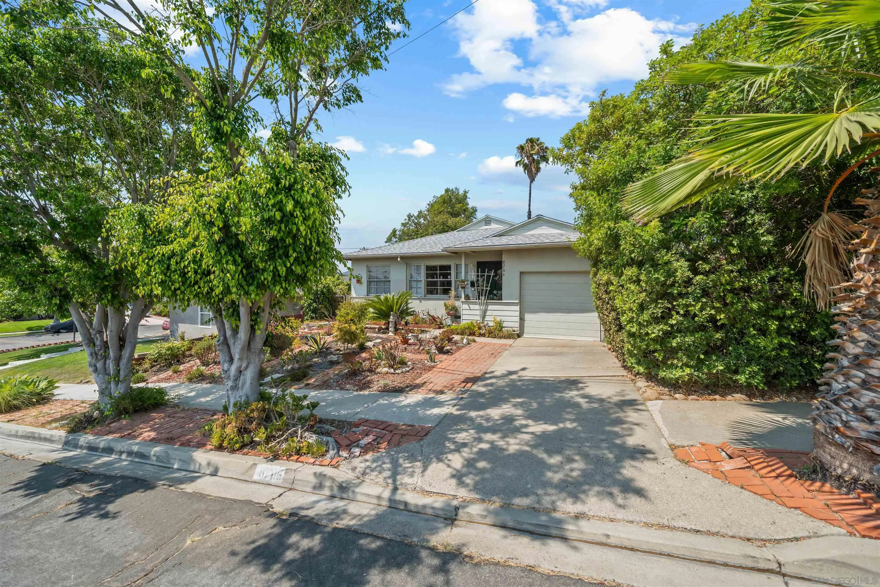 https://cdn.realtyfeed.com/cdn/127/250036405/d167924a58f9ec1b4d91c6d0797e42ec.webp