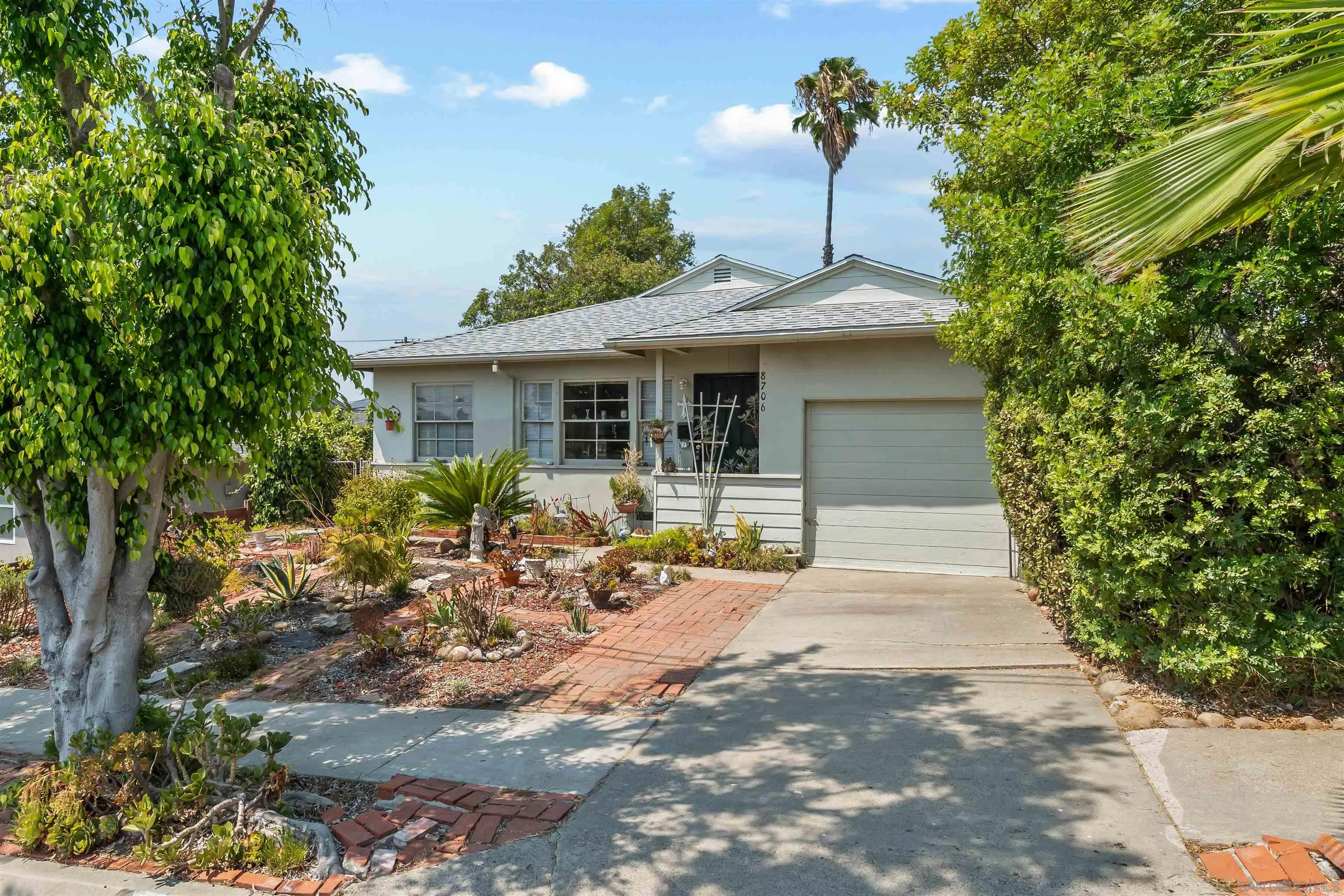 https://cdn.realtyfeed.com/cdn/127/250036405/f618bad02ec92f7398305785af4ceaaa.webp