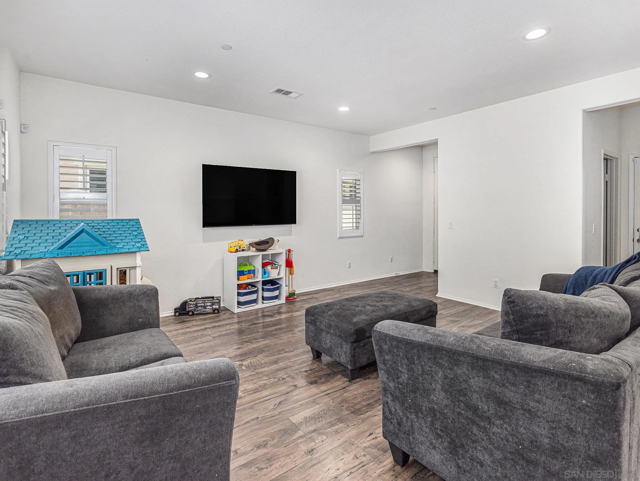 https://cdn.realtyfeed.com/cdn/127/250036406/a34414ab93eafb9fd7bb20496c2e814a.webp