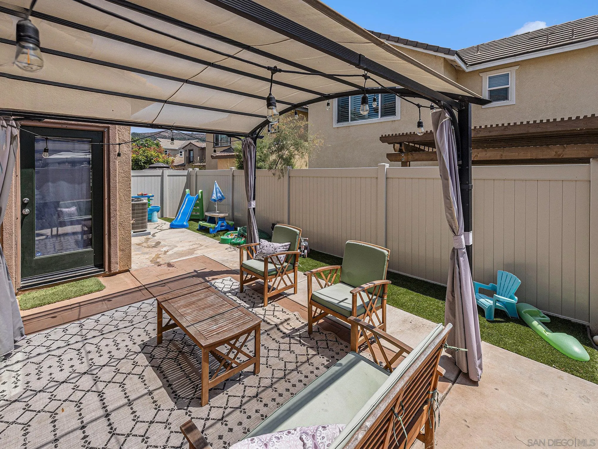 https://cdn.realtyfeed.com/cdn/127/250036406/a37b1ce6b68a4afb3359a8e52d15c618.webp