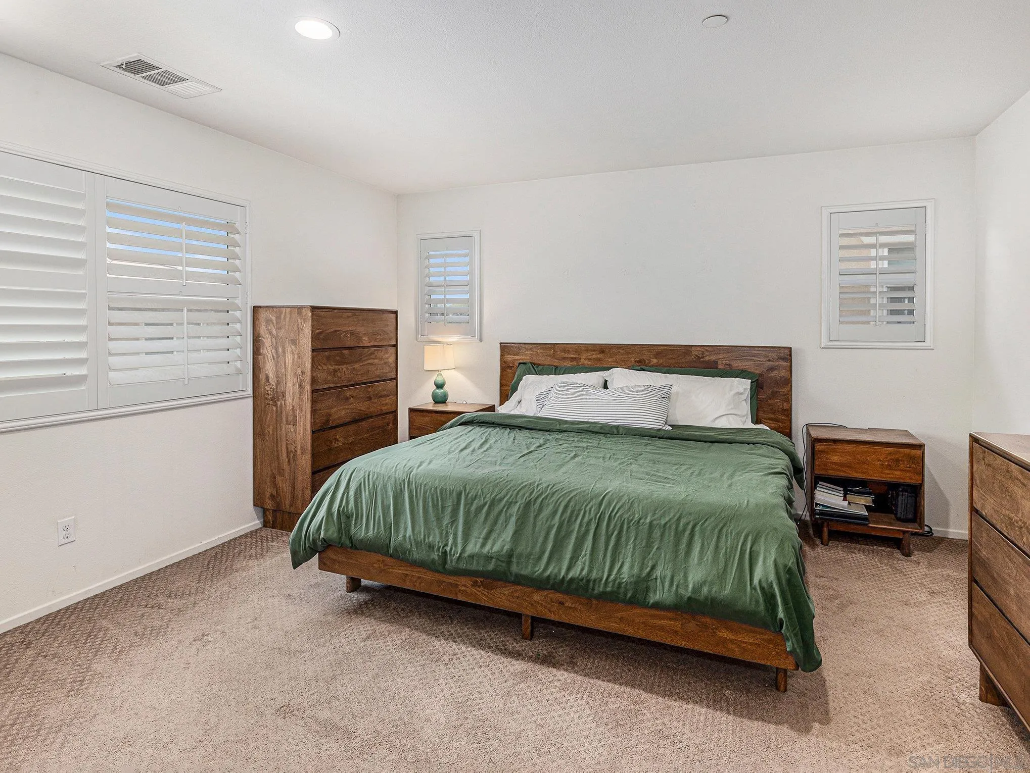 https://cdn.realtyfeed.com/cdn/127/250036406/fd6edba637d997dd50a8b1465b705e25.webp