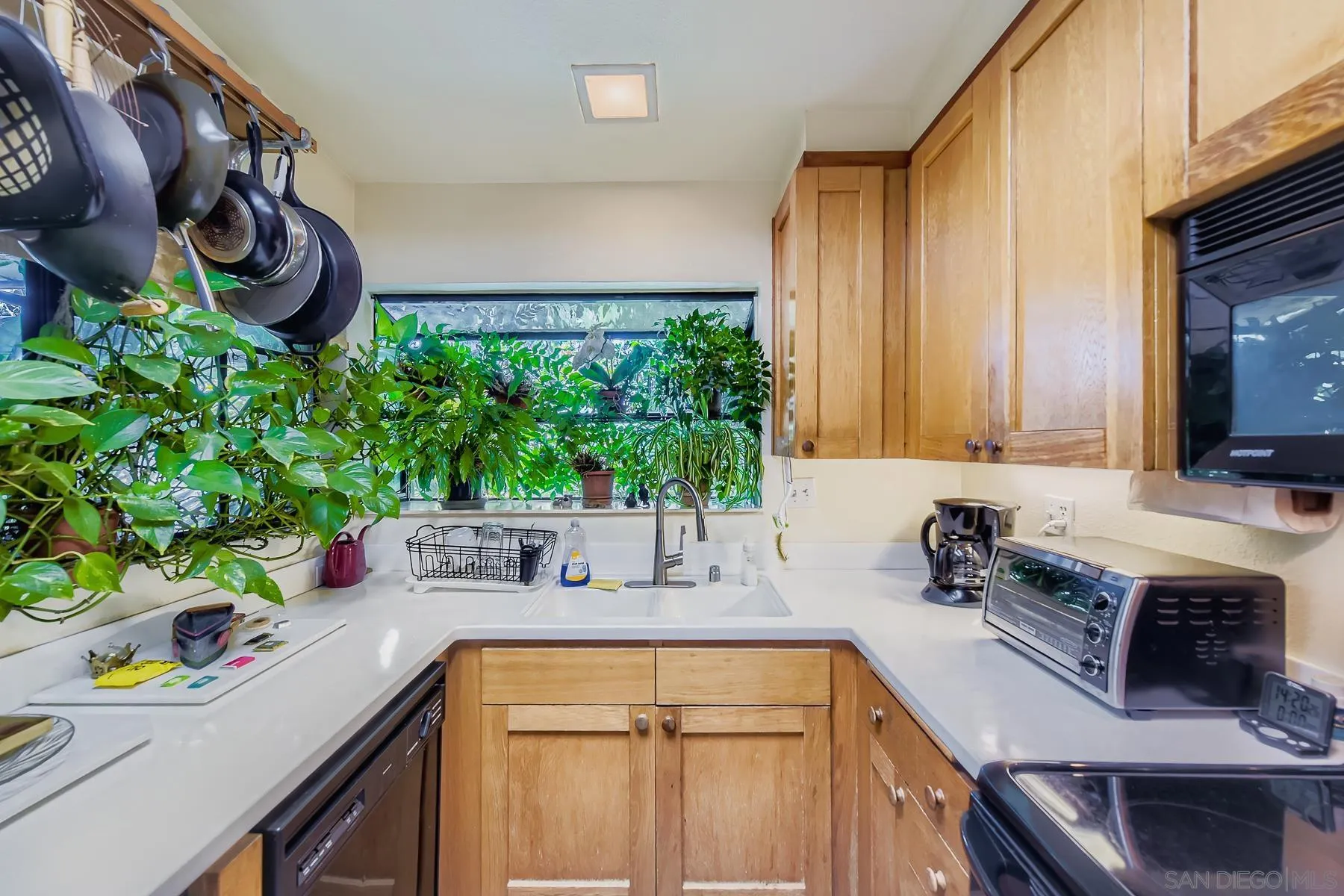 https://cdn.realtyfeed.com/cdn/127/250036407/854c227926909928450c94eb79f12118.webp