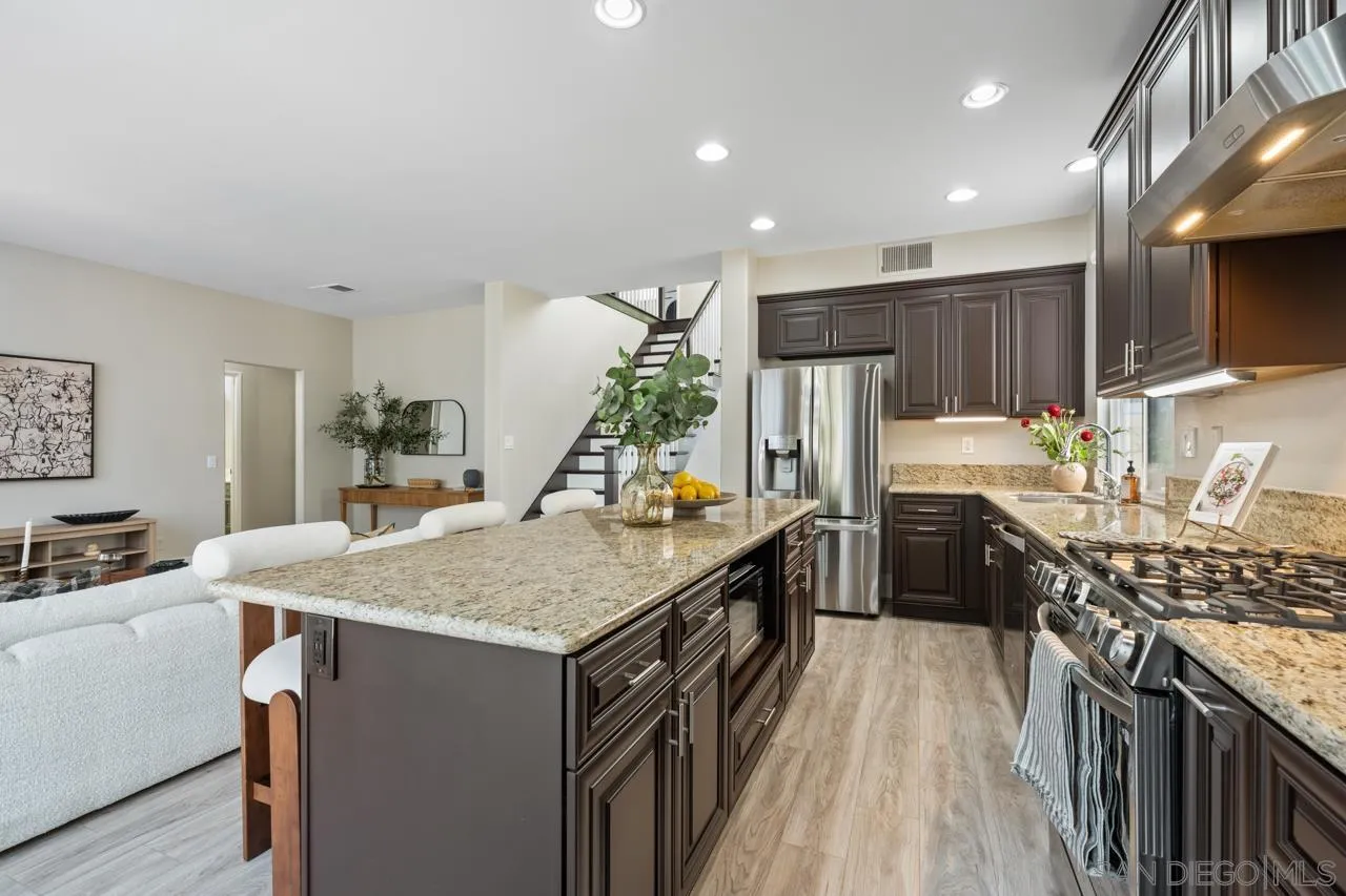 https://cdn.realtyfeed.com/cdn/127/250036408/724023871eb7e8899e8769f63945e7c1.webp