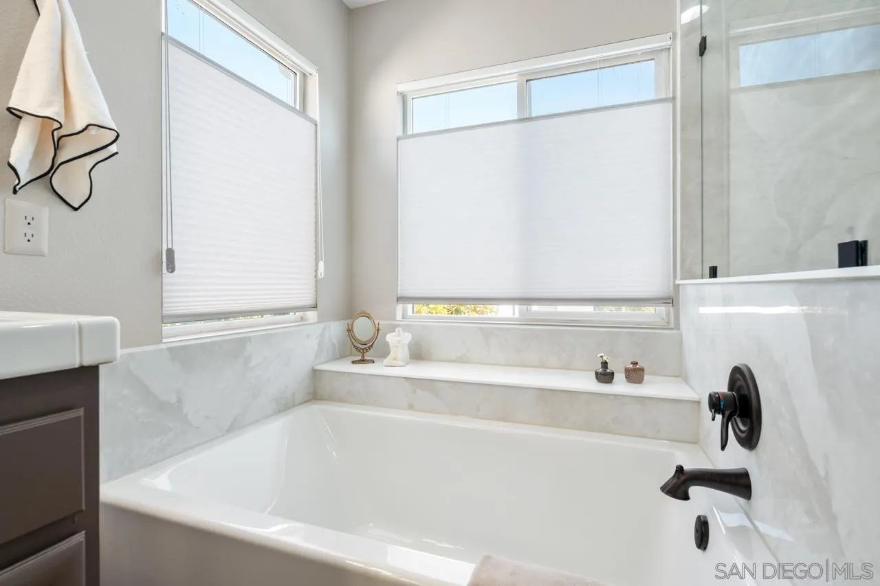https://cdn.realtyfeed.com/cdn/127/250036408/ebeee0b2ada4cb8309424ab652e244e2.webp