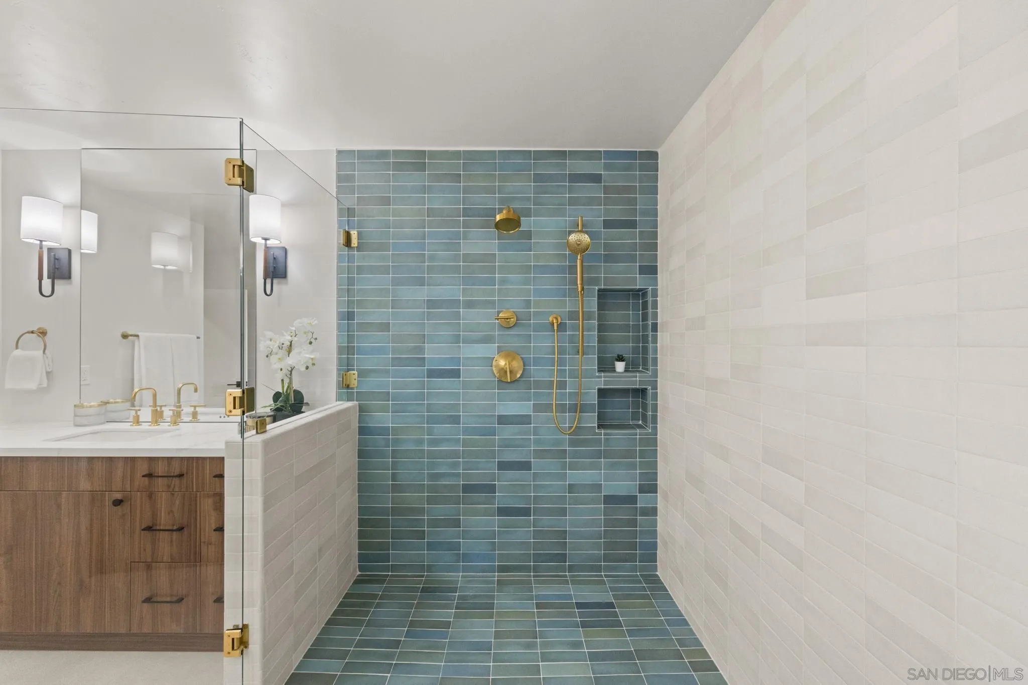 https://cdn.realtyfeed.com/cdn/127/250036409/0a32f95ee26112309b3010c98edb9e38.webp