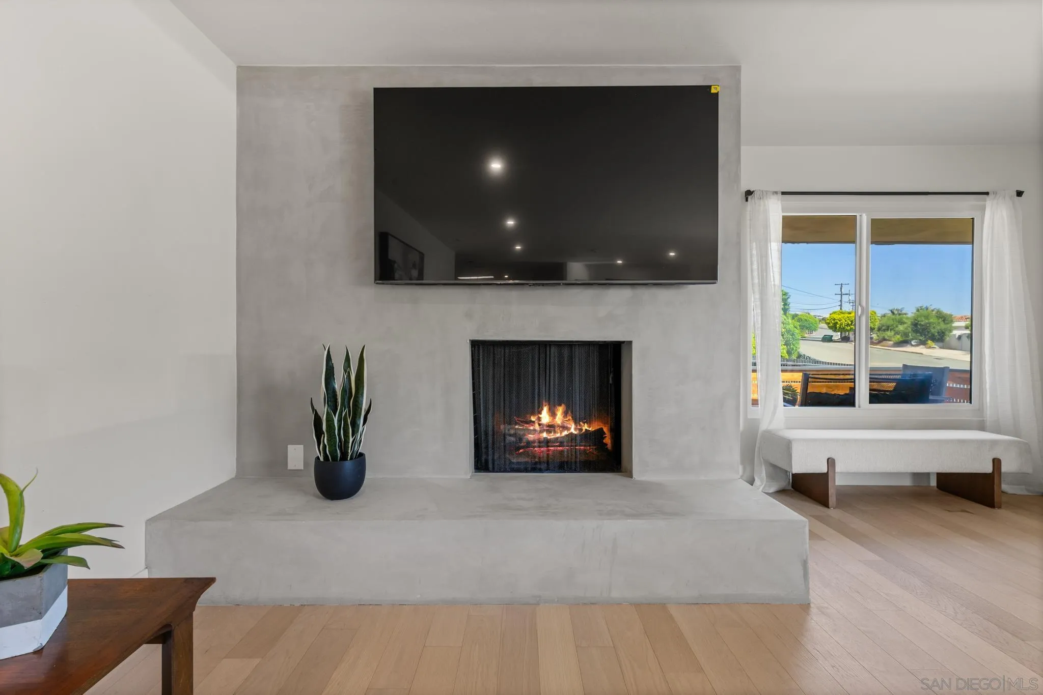 https://cdn.realtyfeed.com/cdn/127/250036409/1fe33612b06c789bcae6f692444e50a8.webp