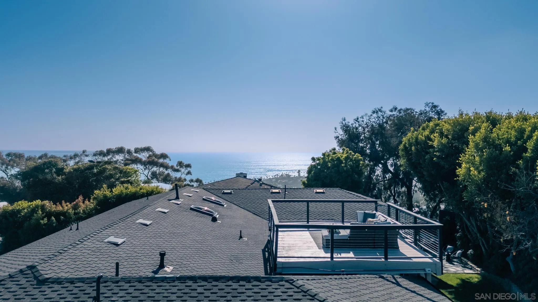 https://cdn.realtyfeed.com/cdn/127/250036409/2265eb639269d04348a6b64f3f9d12a2.webp