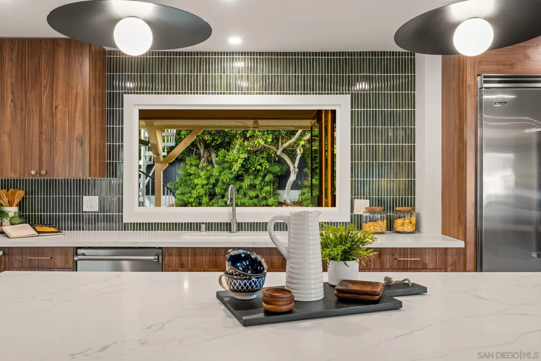 https://cdn.realtyfeed.com/cdn/127/250036409/4df858928accc8eb1977376db054096a.webp